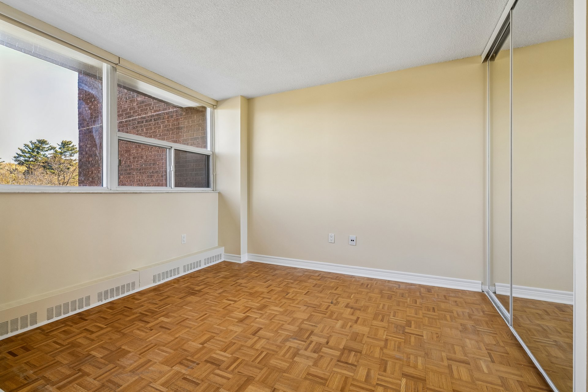 Bright and spacious studio apartment in great location