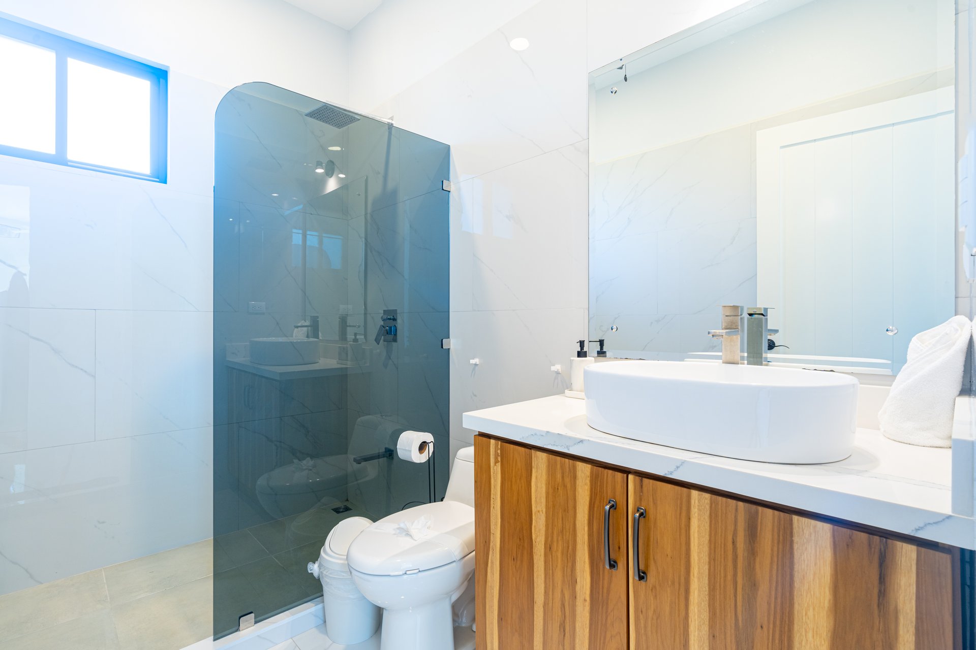 FIRE SALE!!!!! Immaculate New Build with Modern Design & Premium Features