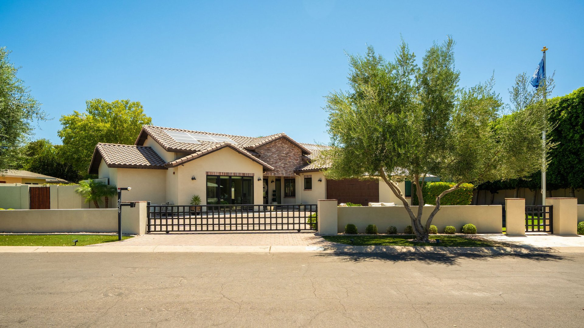 4029 N 57TH Place