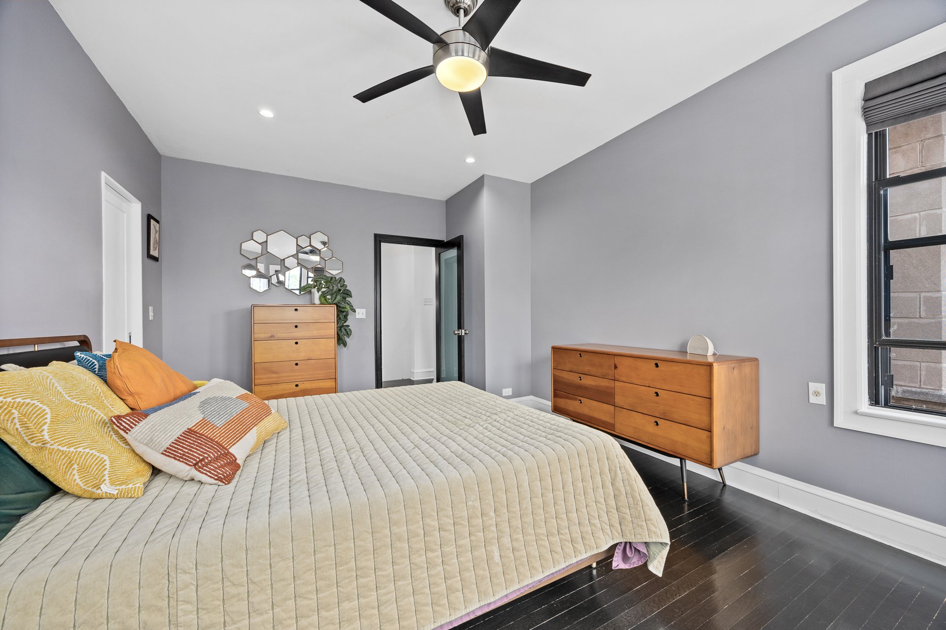 7631 N Eastlake Terrace Unit: 2A-3A