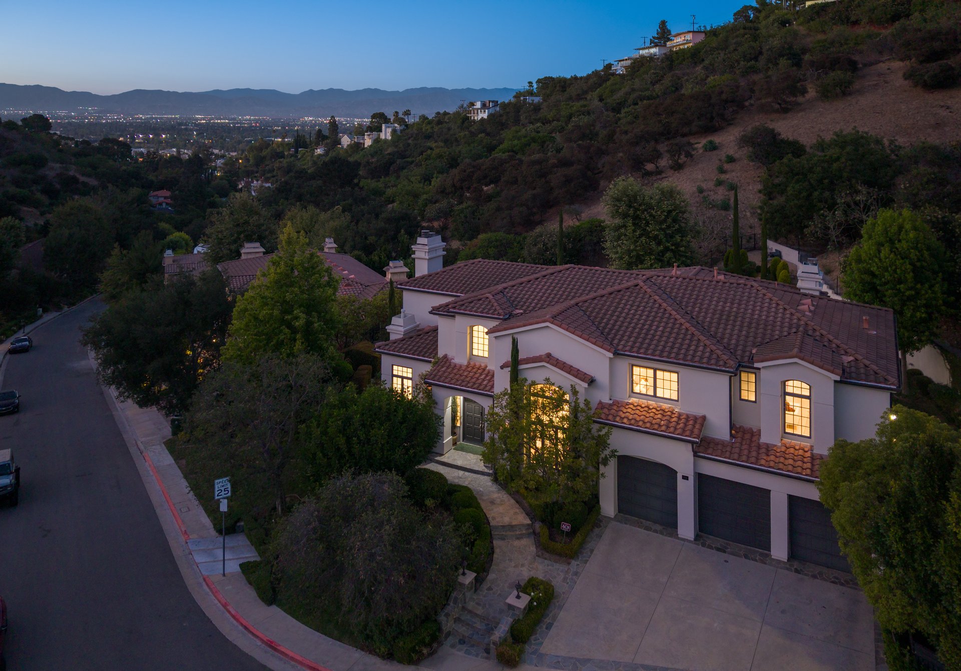 3686 Benedict Canyon Ln, Sherman Oaks 