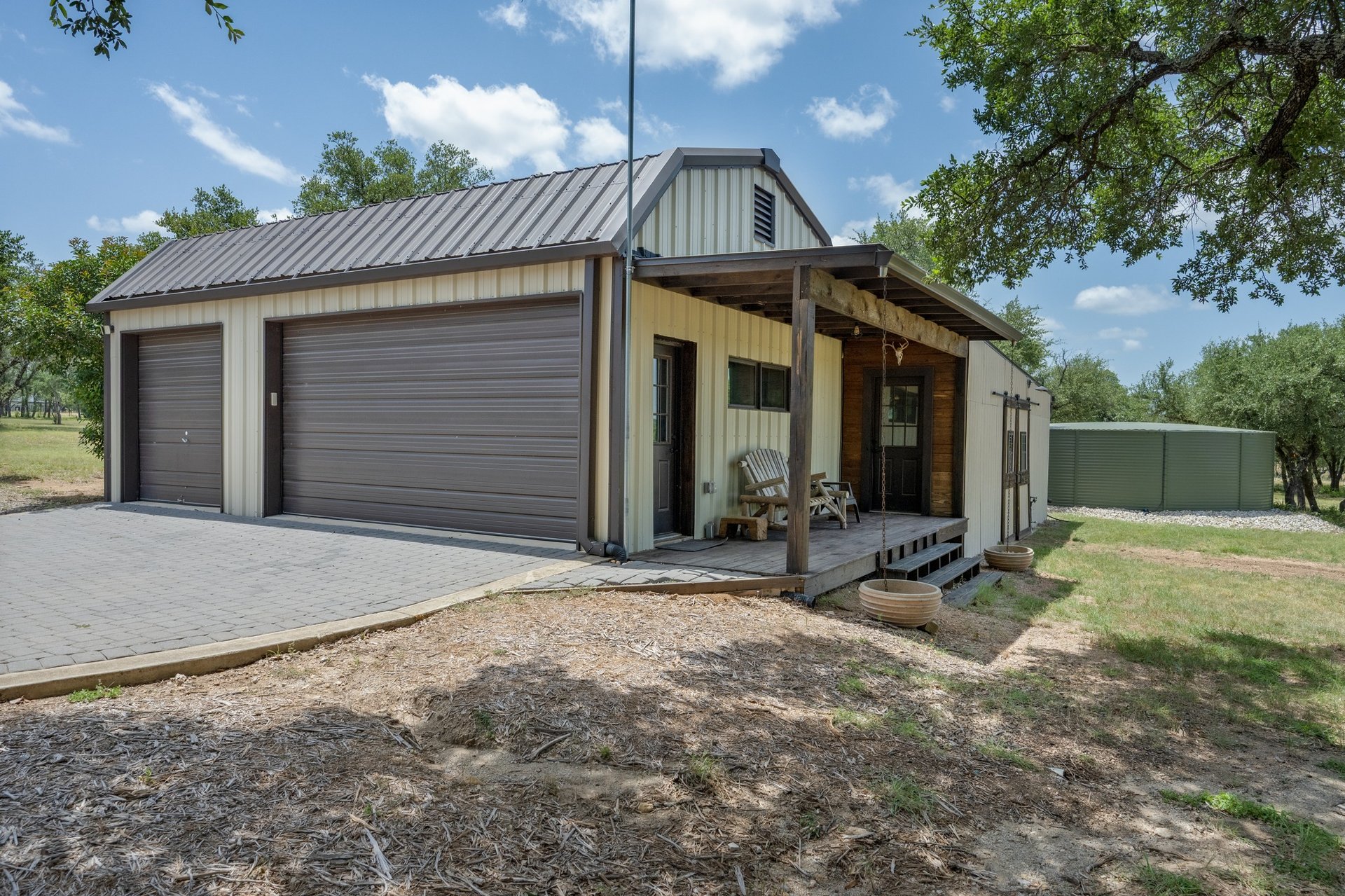 900 Rivercliff Drive