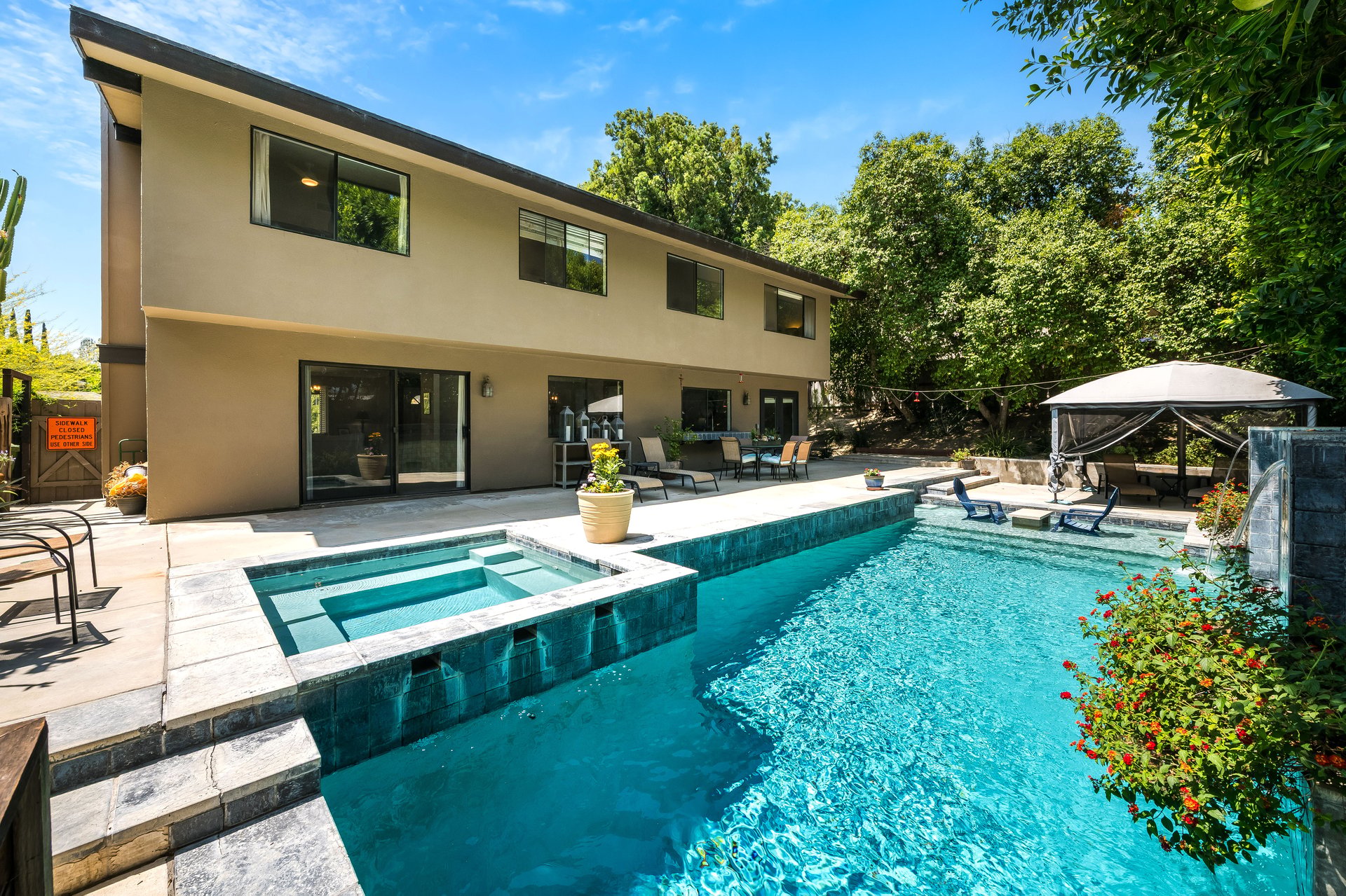 24417 Clipstone St, Woodland Hills 