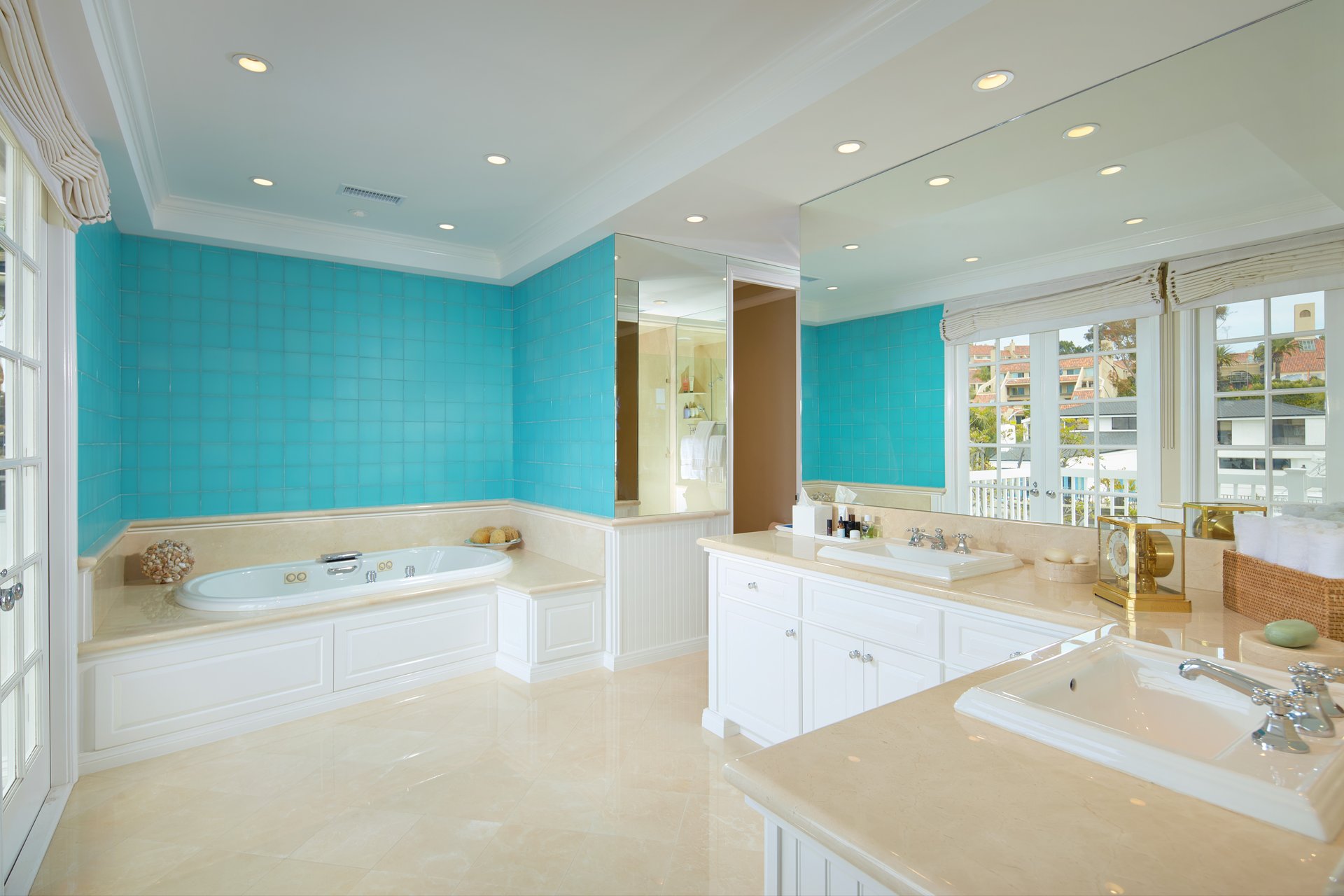 736 Harbor Island Drive