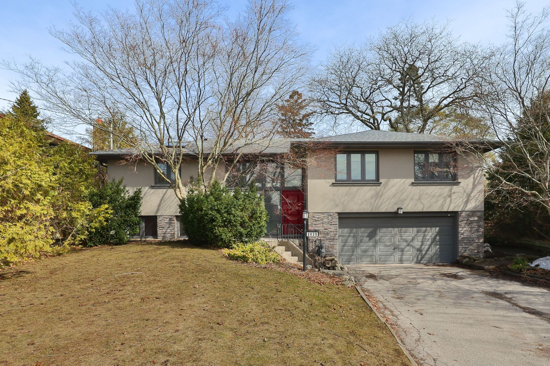 1439 Larchview Trail