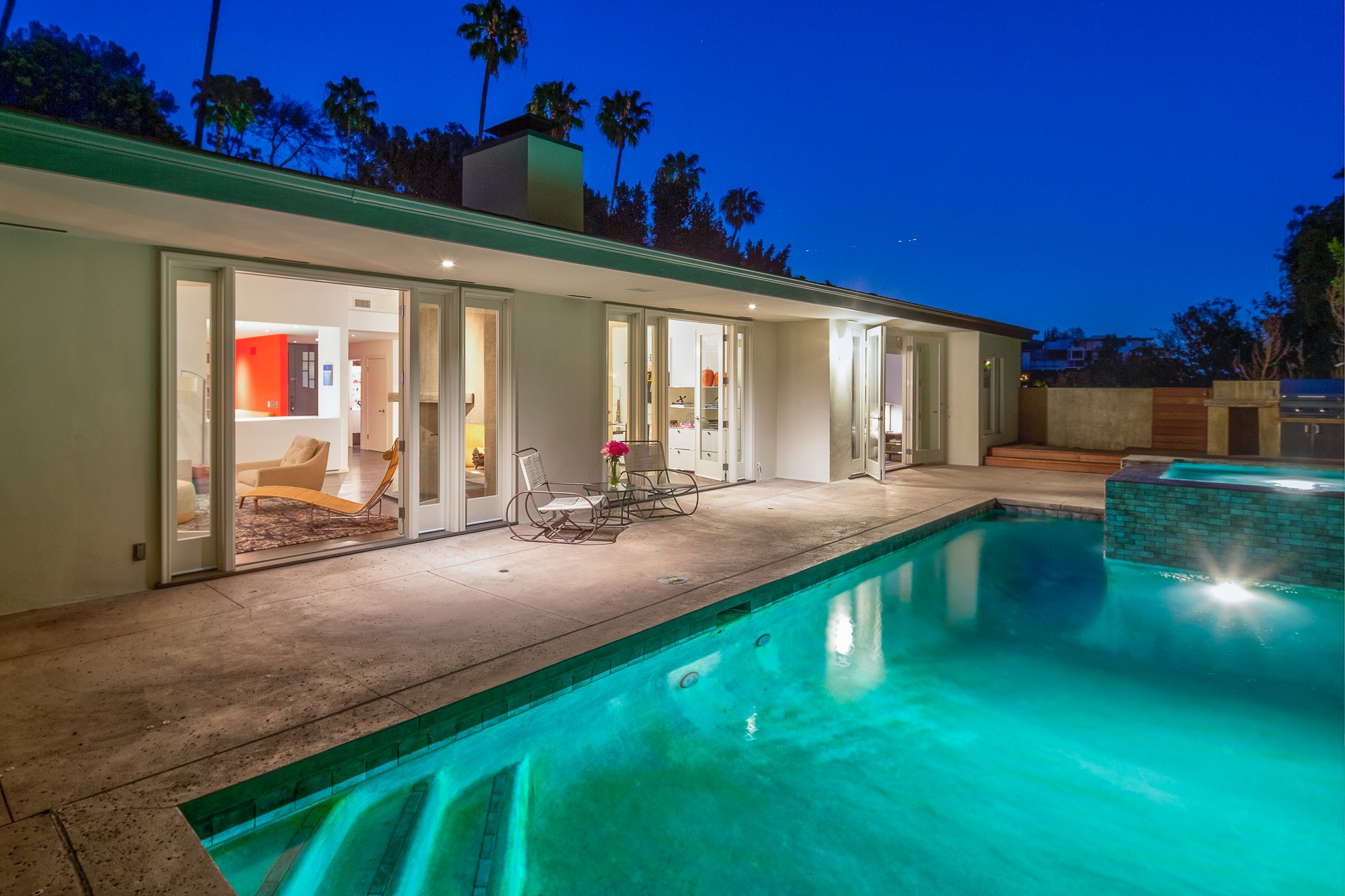 1563 N Doheny Dr