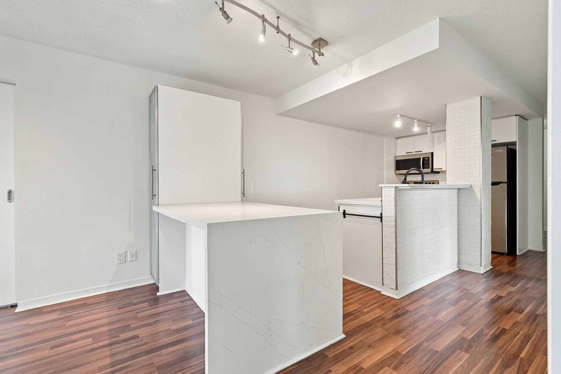 Immaculate 2 Bedroom Corner Unit