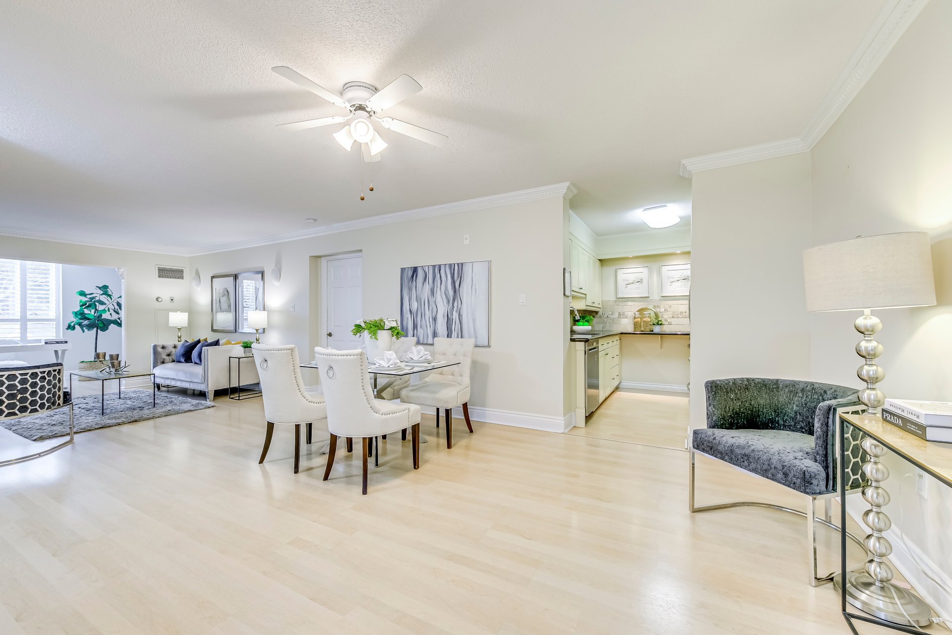 185 Robinson St 205