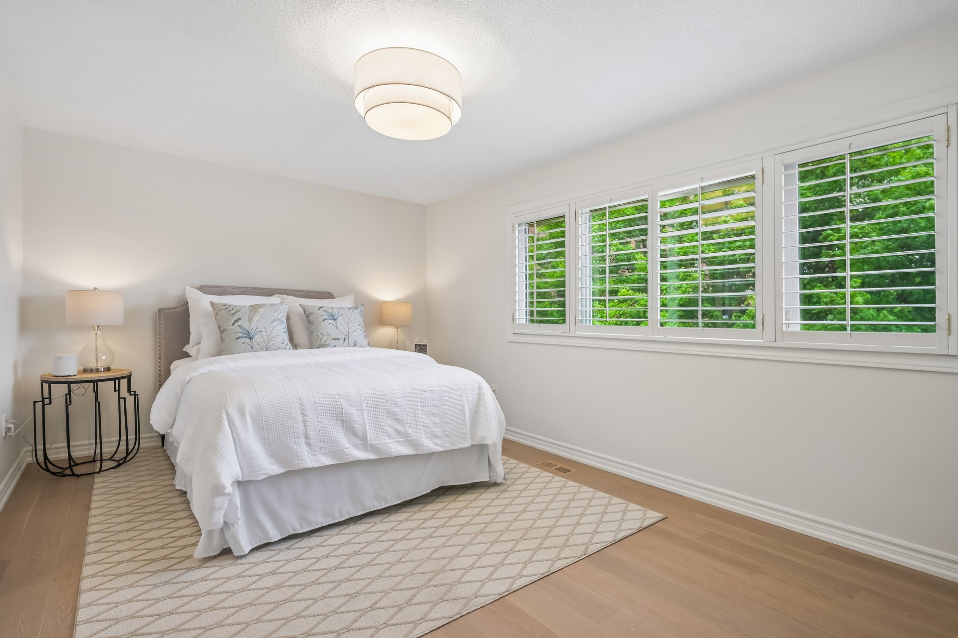 Lakeside living in the heart of Bronte!