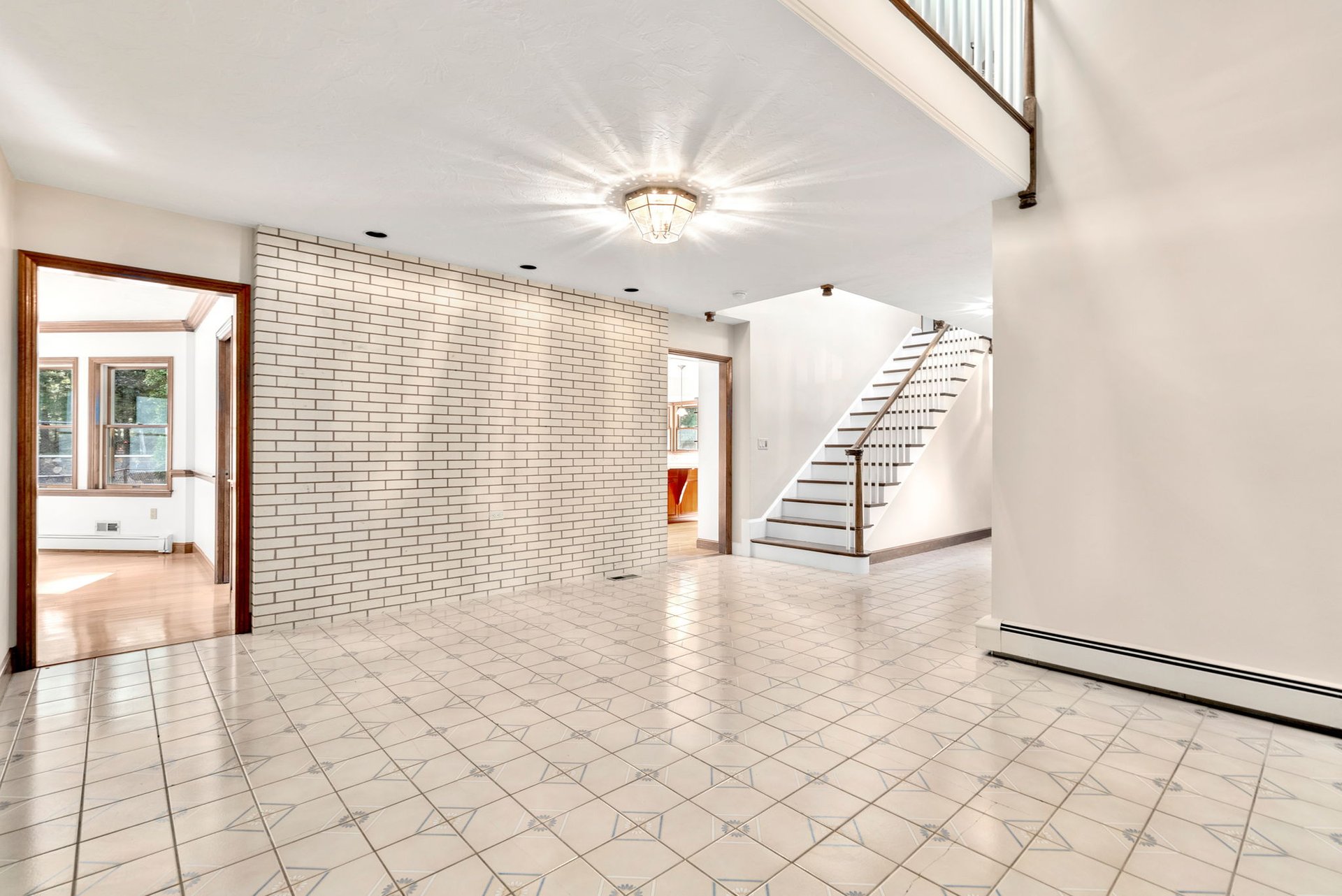 4 Leslie Rd