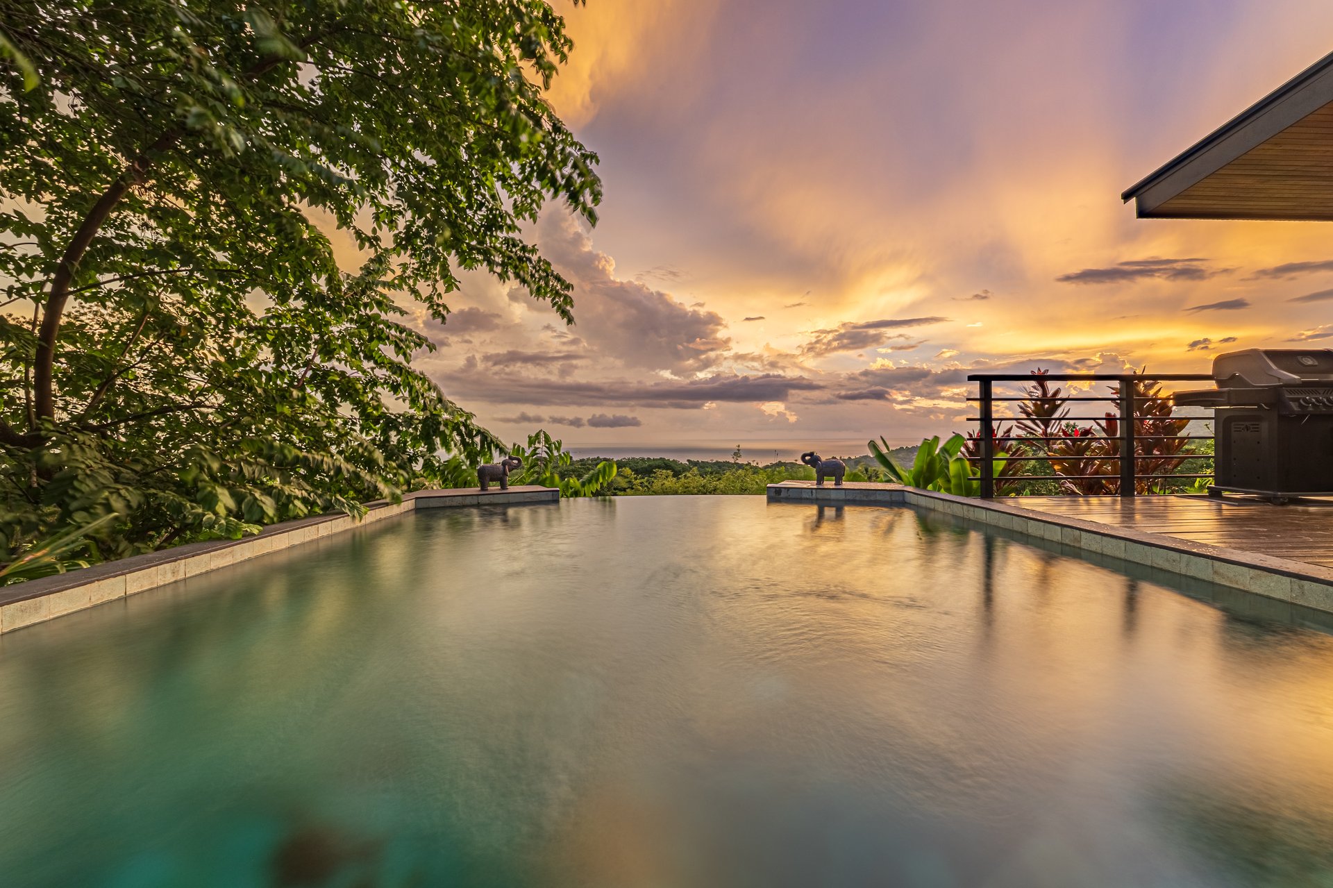 Casa Markissa – Luxury Oceanview Villa with Proven Rental Income.