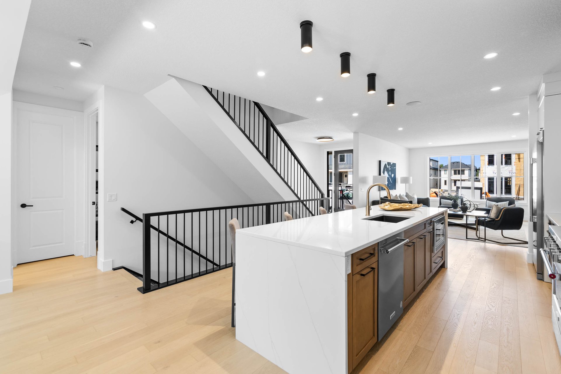 227 Calais Drive SW
