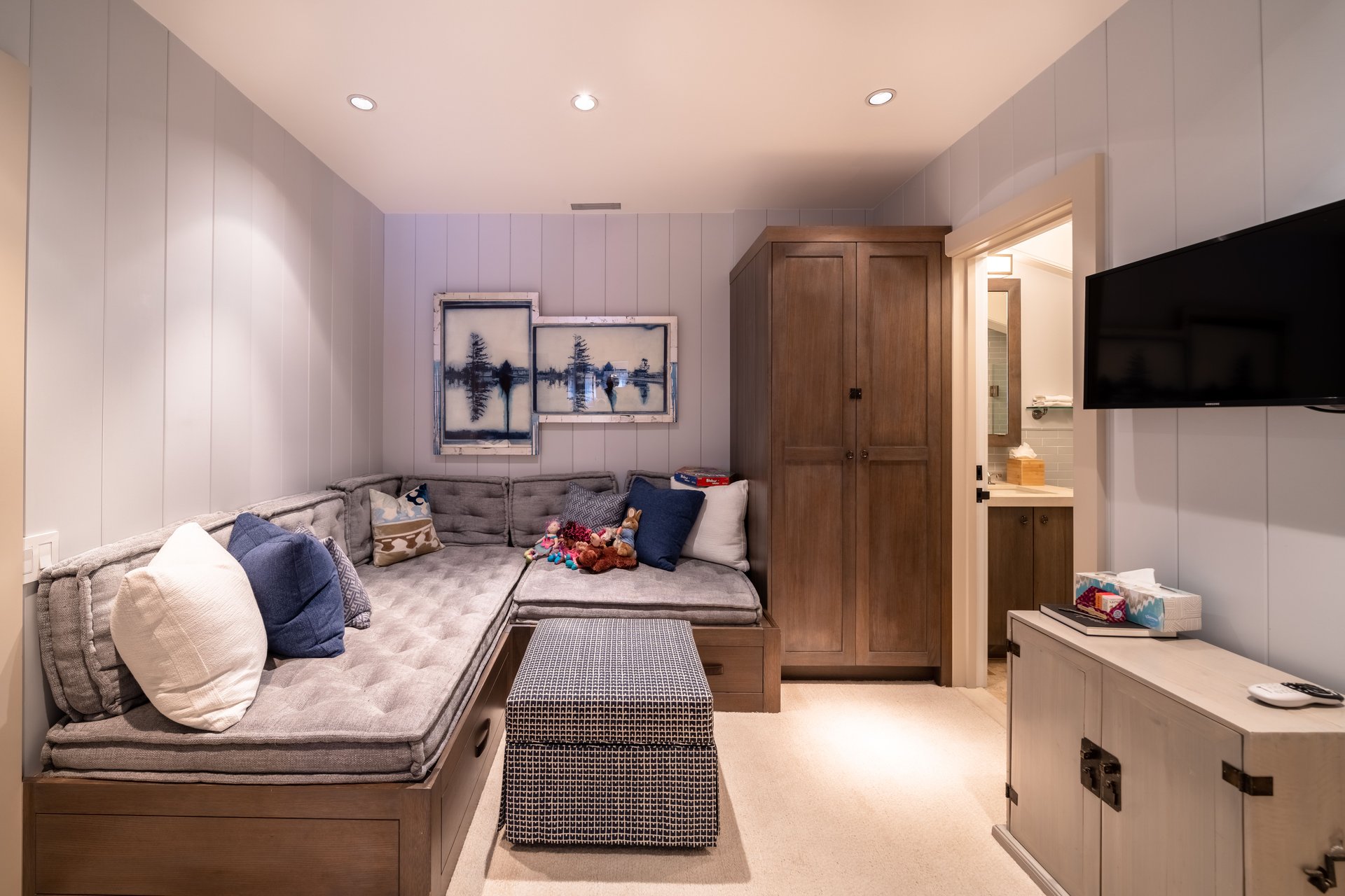 The Lodge at Vail Condominiums #332