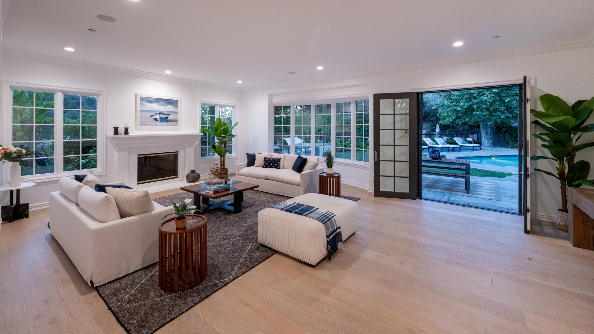 3686 Benedict Canyon Ln, Sherman Oaks 