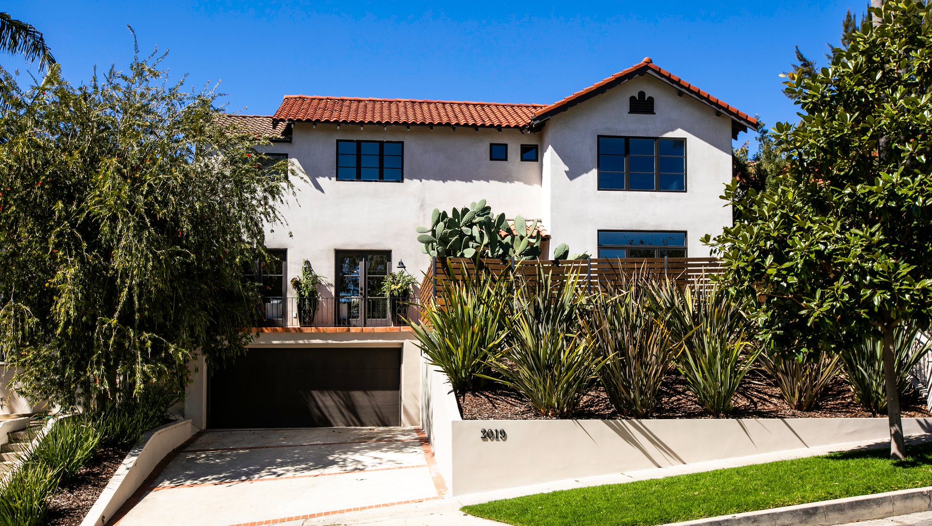 Dazzling Designer Done Furnished Lease in Los Feliz