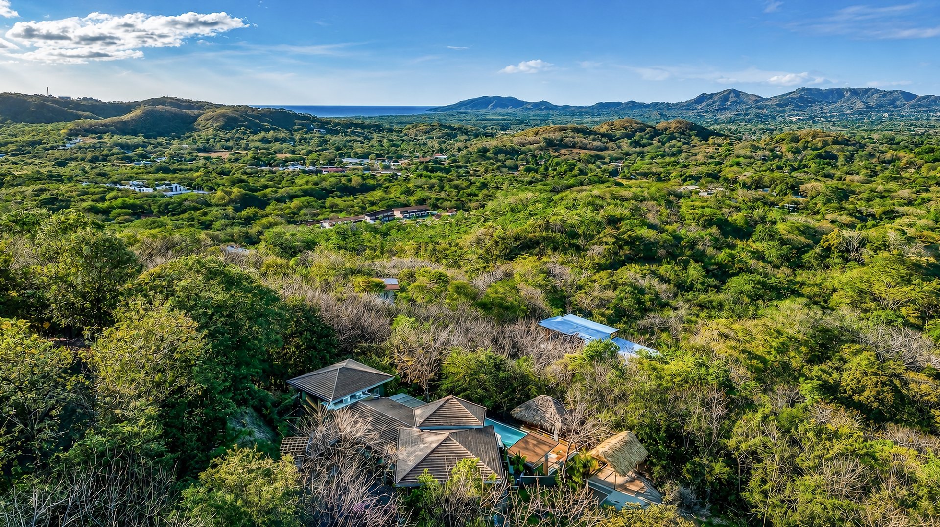 Casa Pochote | Artisan Luxury Villa in Tamarindo | Pool, Jacuzzi & Langosta Beach Club Membership Included