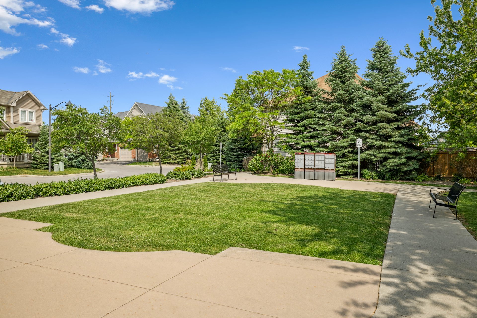 Freehold Townhouse on Quiet Court