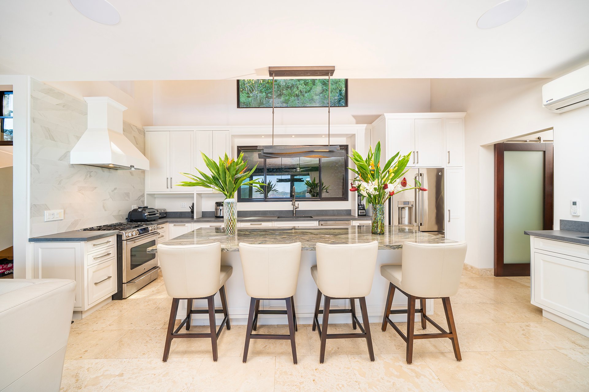 Casa Todo Bien & Guest House: A luxury living nestled into the prestigious Southridge mountainside of Playa Flamingo!