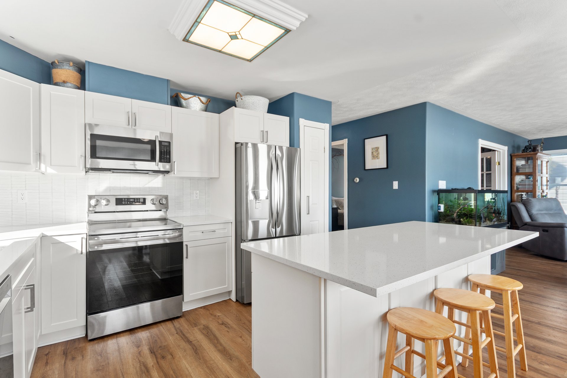 604 CHAMPLAIN Road