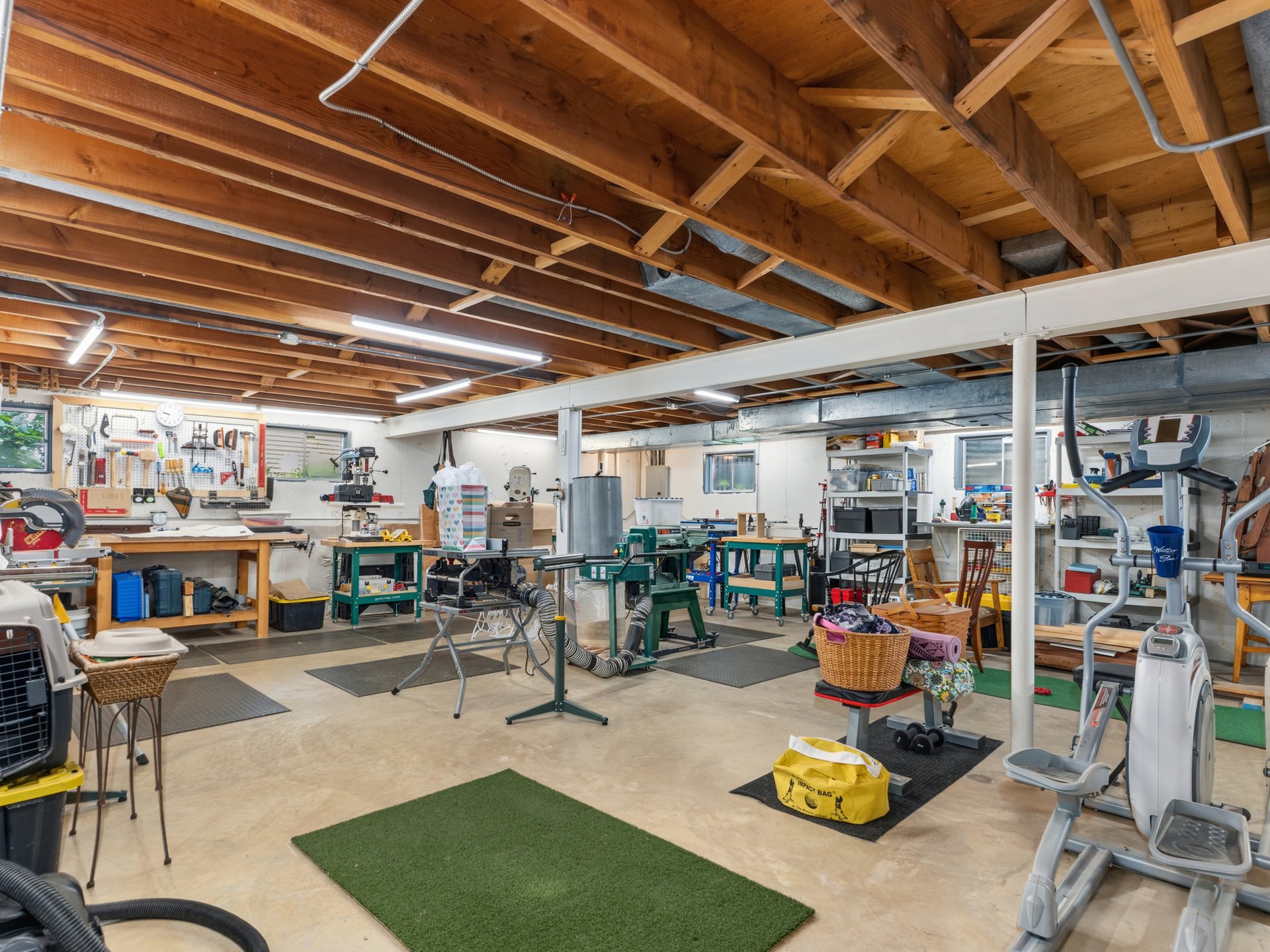 1235  Pin Oak Court