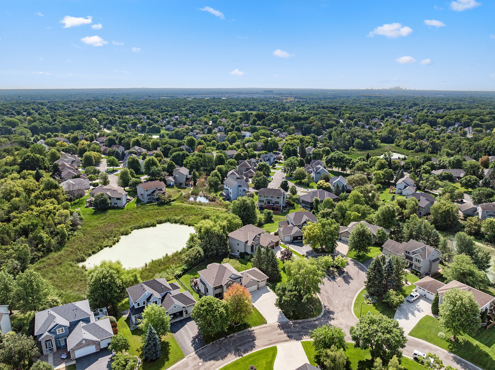 Walkout 2-Story Overlooking the Elm Creek Park Reserve