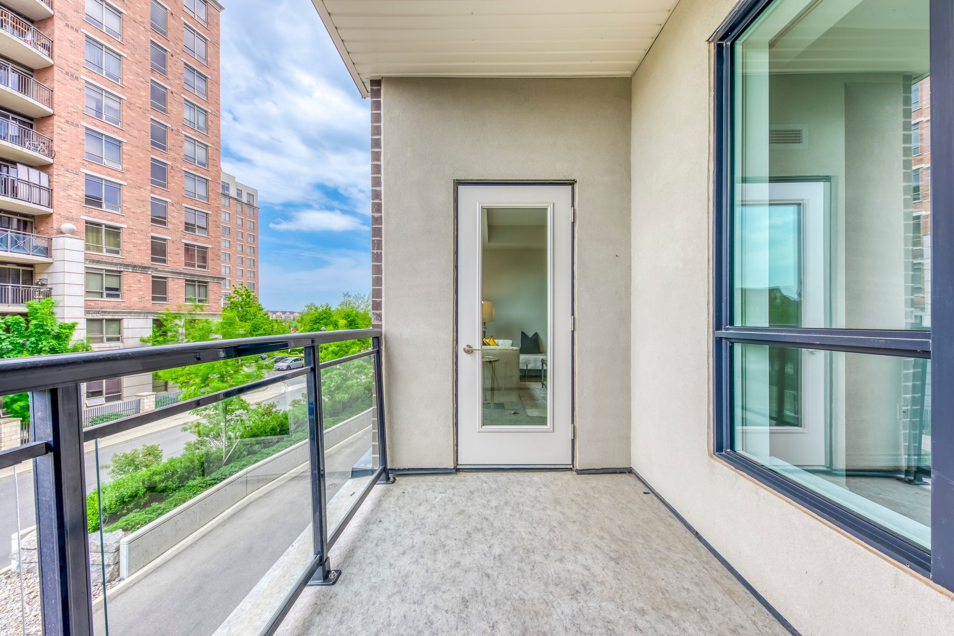 150 Oak Park Blvd 201