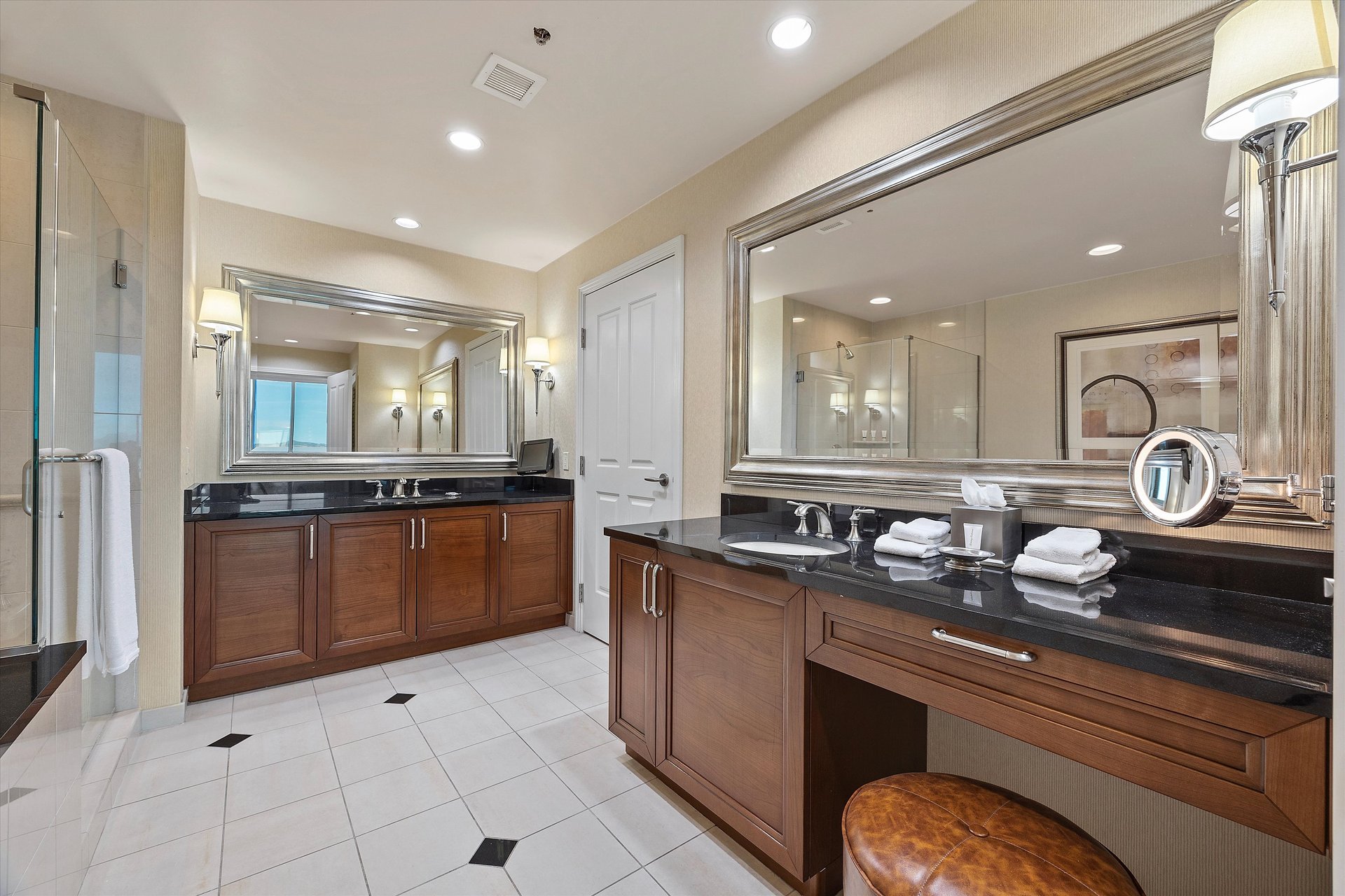 125 East Harmon Avenue 3520