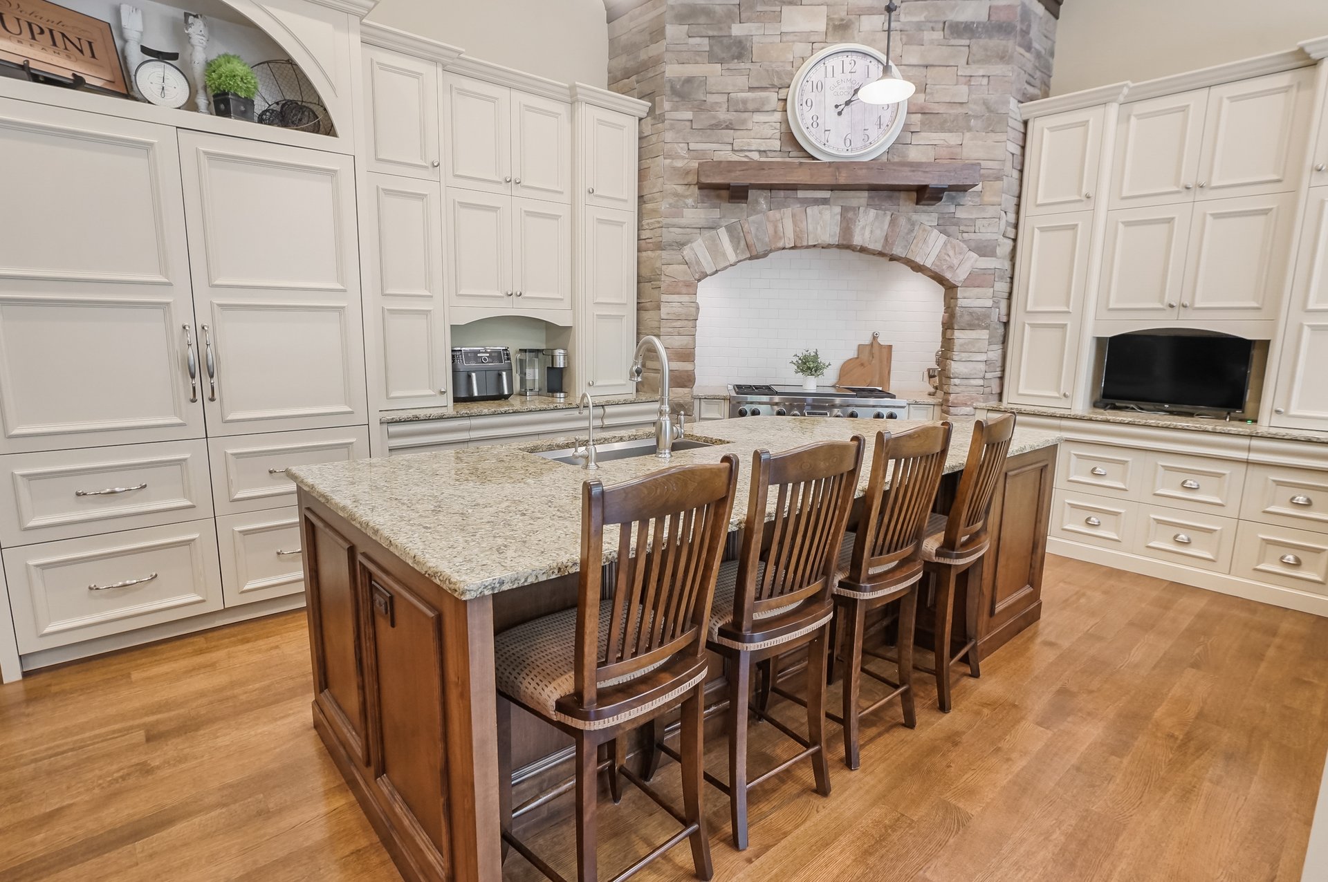 12172 Woodline