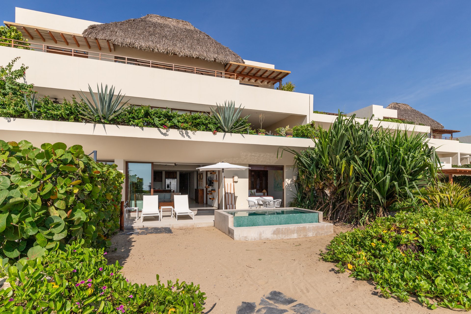 Marea Beachfront Villa I55