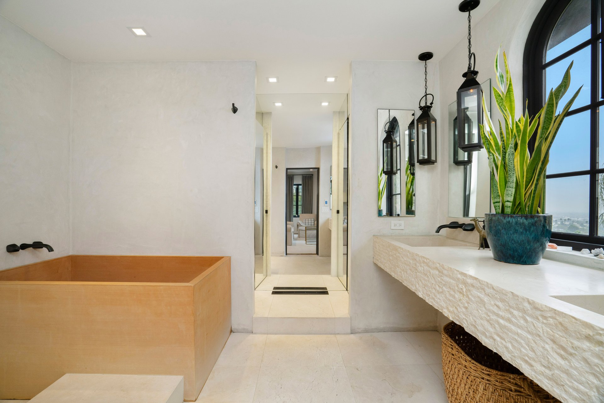 7939 Hillside Ave, Hollywood Hills