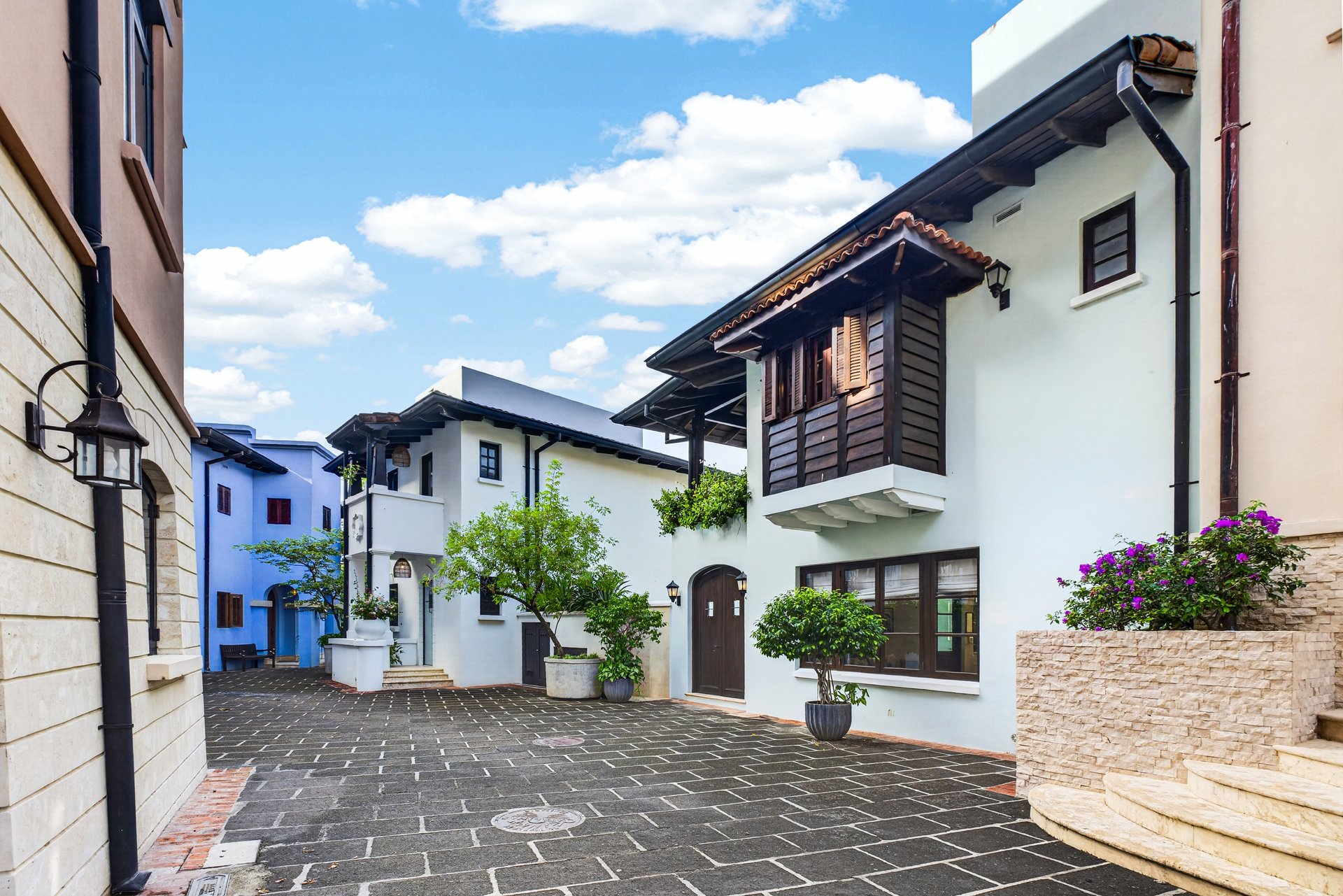 16 Calle La Ronda | Renovated Three-Bedroom Home Steps from Playa Danta