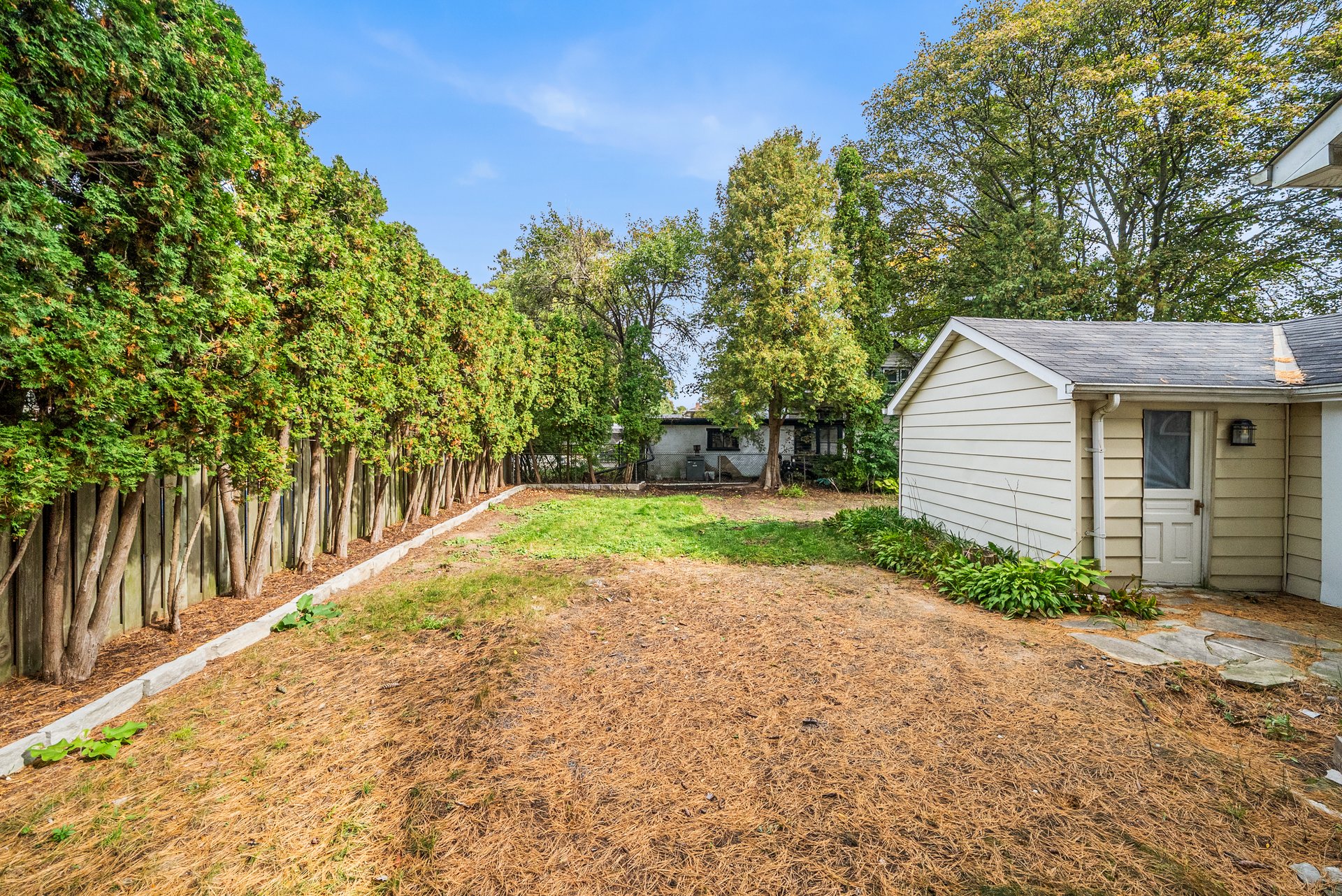 1141 Lakeshore Rd W