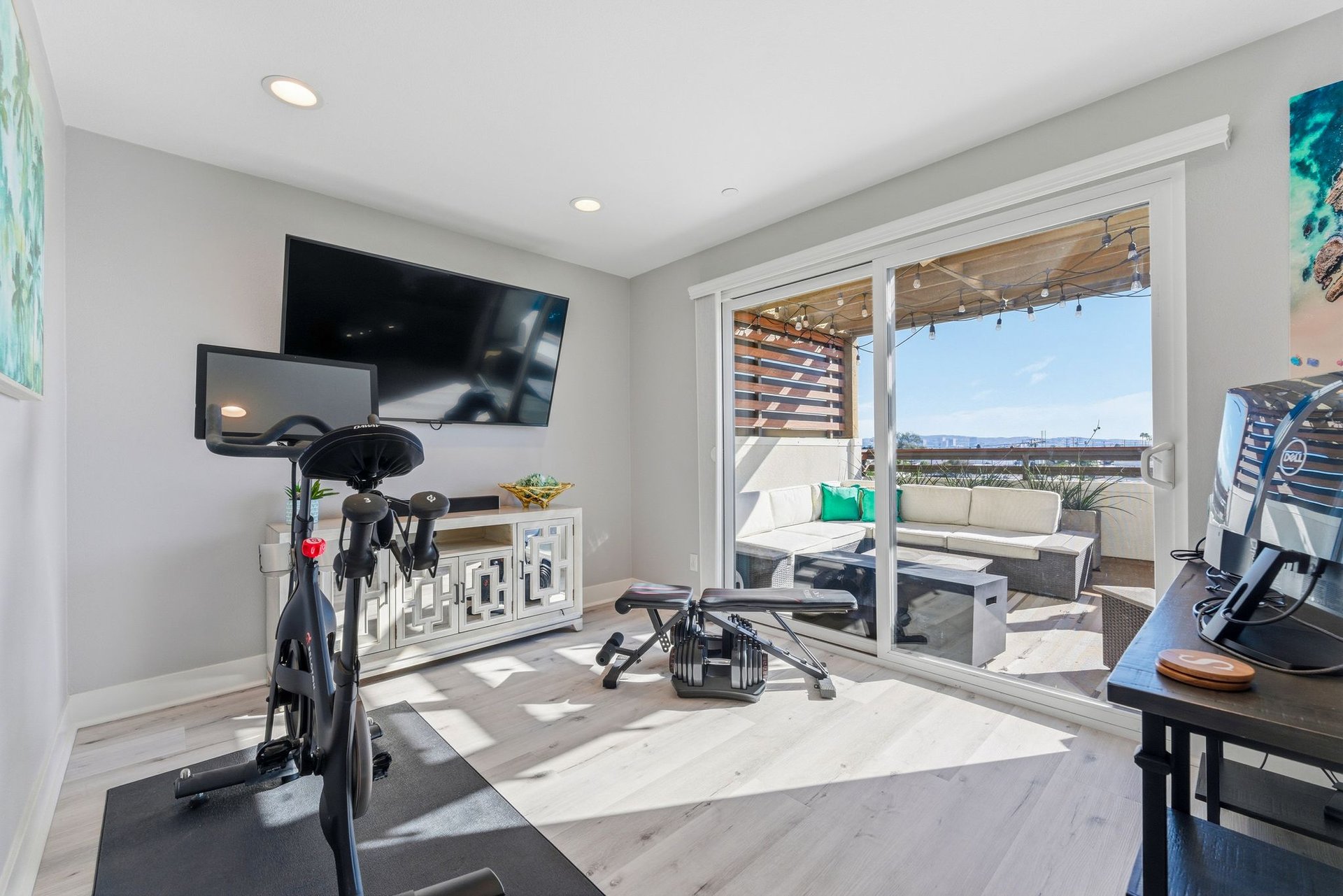 1650 Topanga