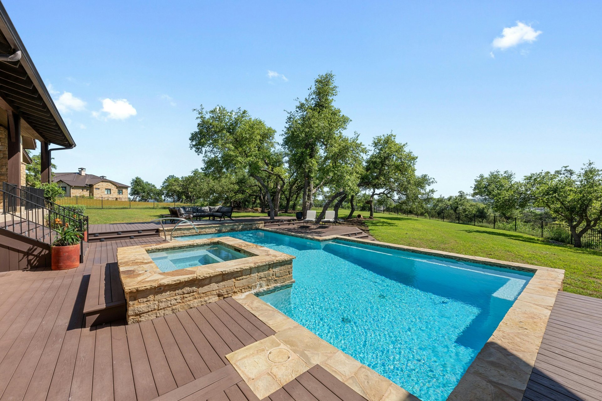 8024 Carlton Ridge