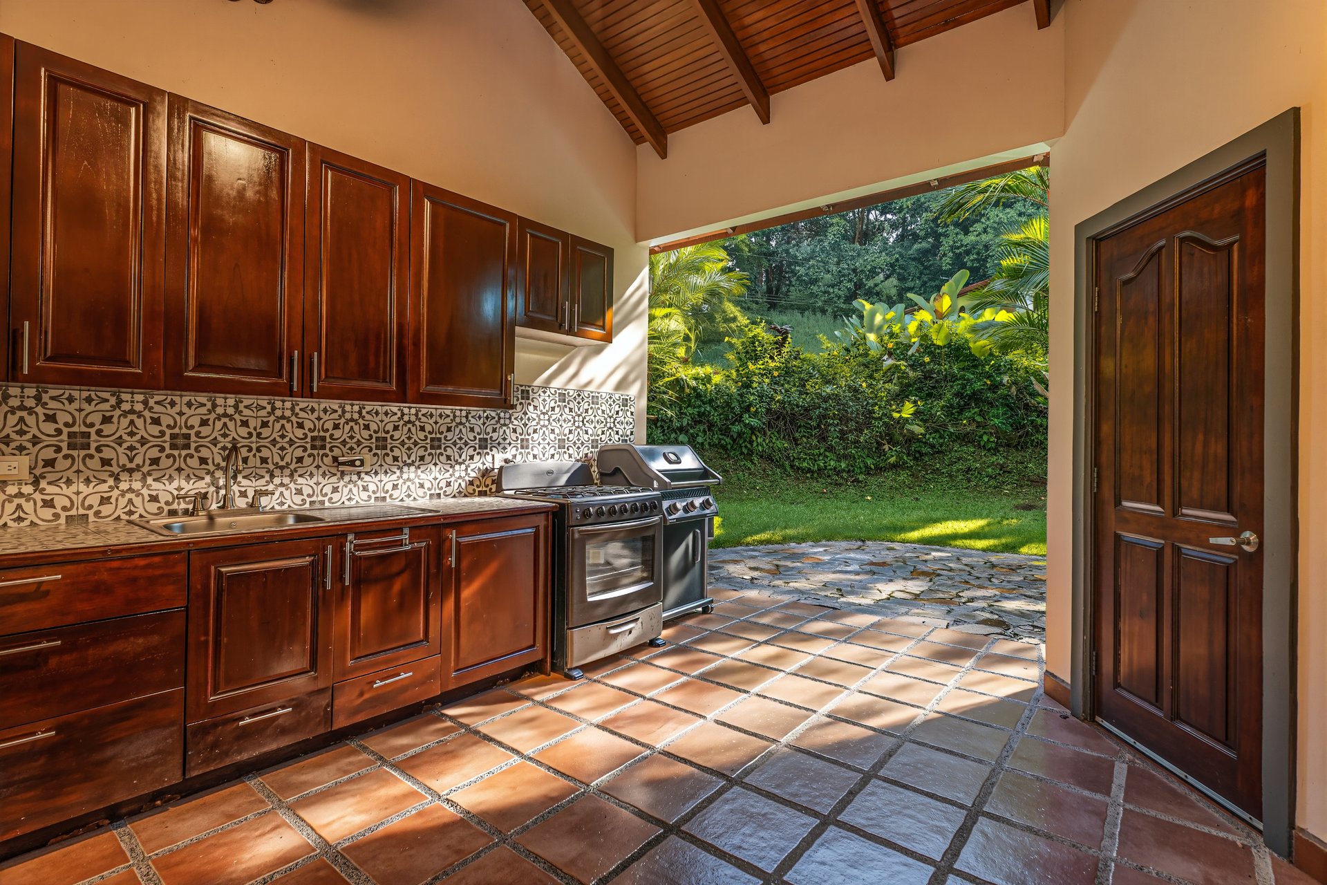 Ojochal Tropical Retreat | 4 Ensuite Bedrooms, Pool & Outdoor Living
