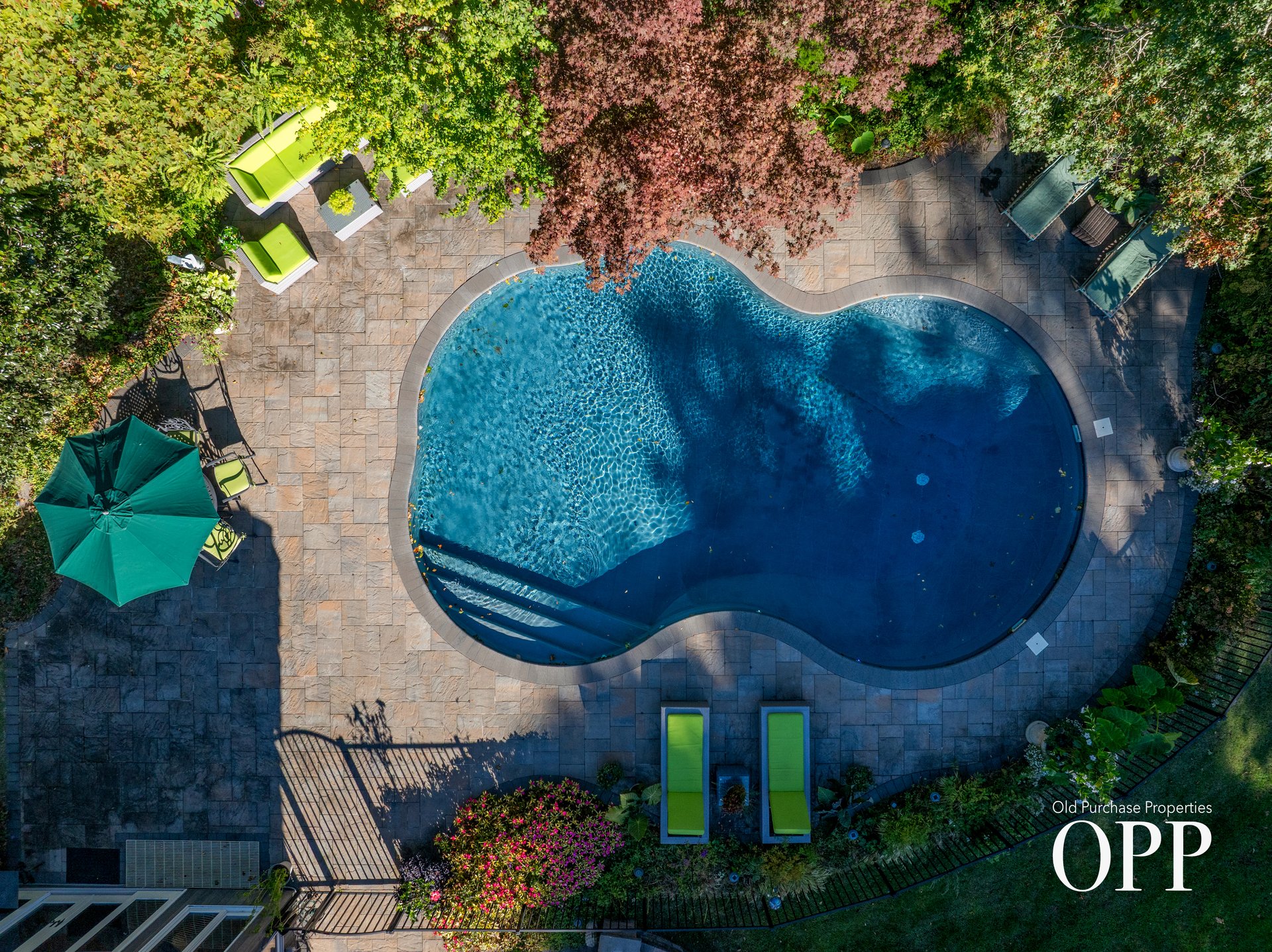 Hollywood: A Waterfront Modernist Retreat on 3.5 Acres