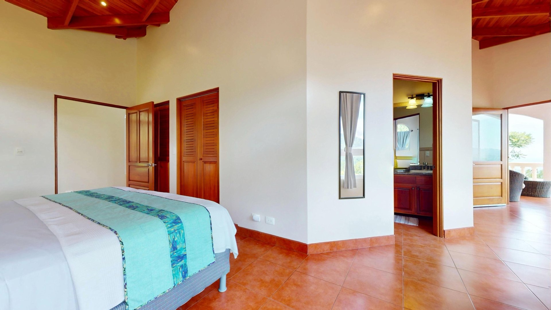 Ojochateau - Rare Ocean & Mountain View 4BR Home in Costa Rica
