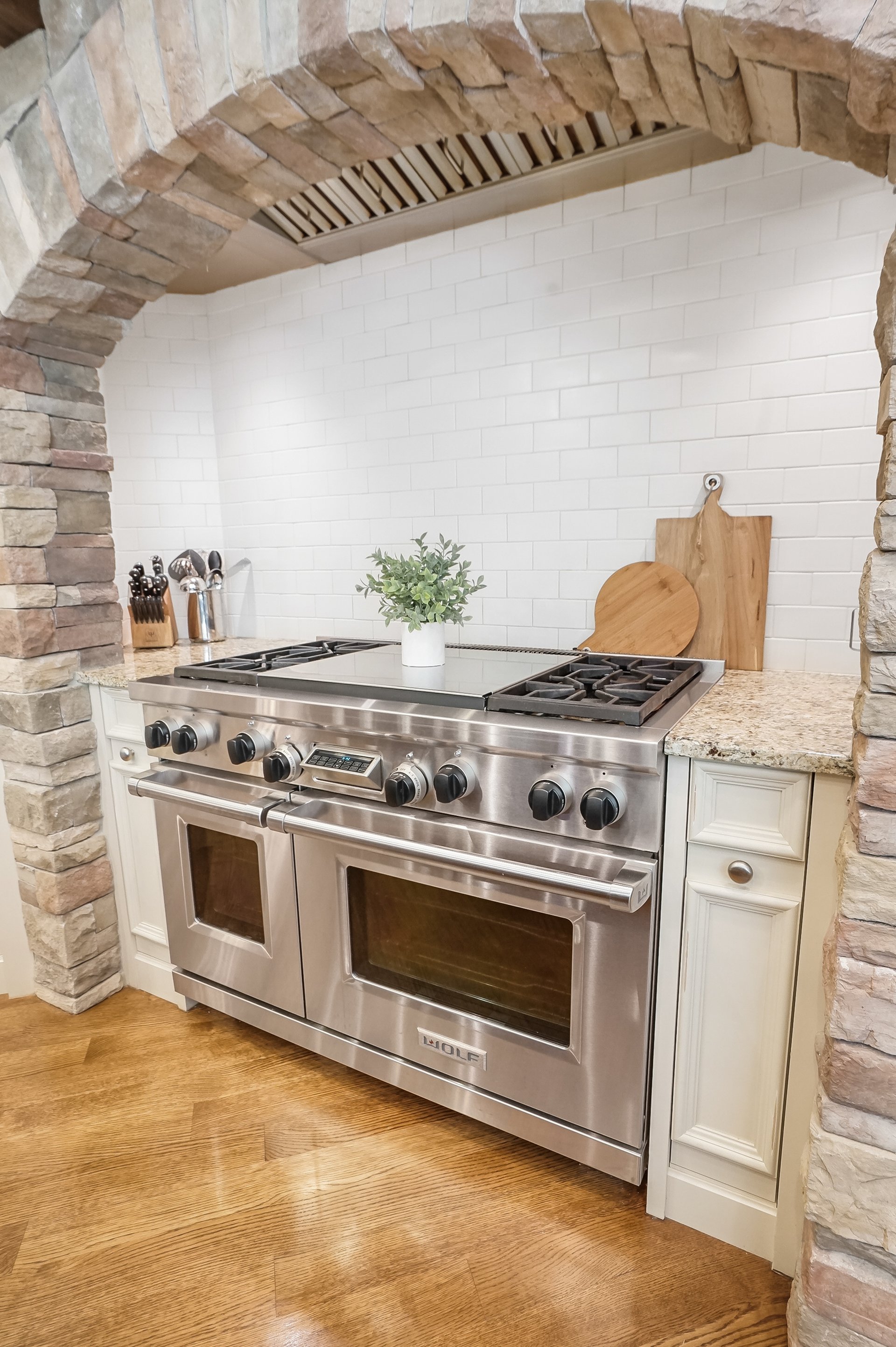 12172 Woodline