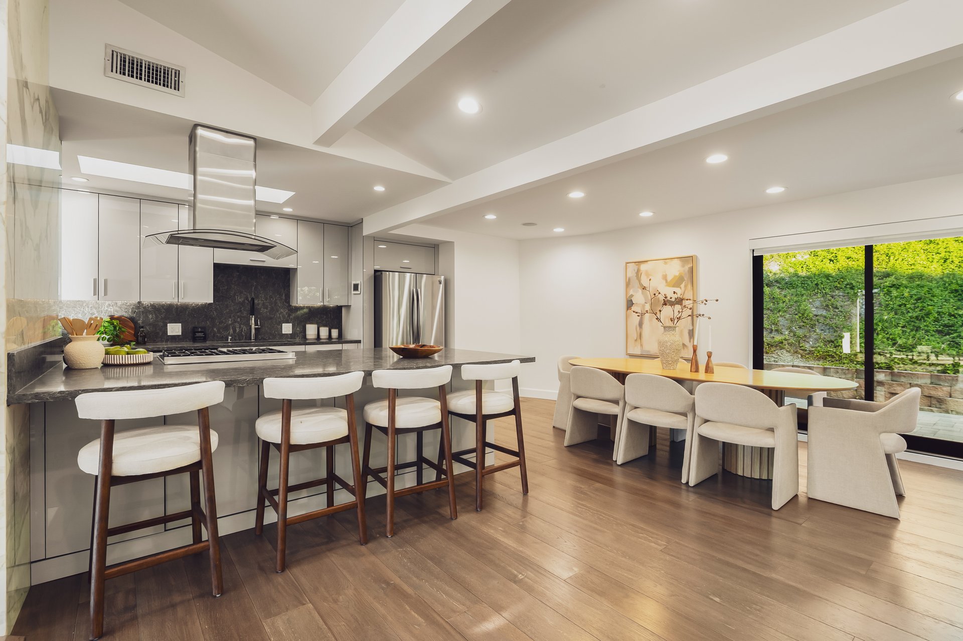 18065 Boris Dr, Encino