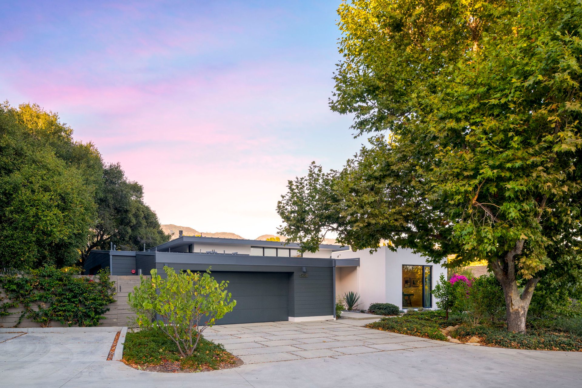 1070 Oakside Way
