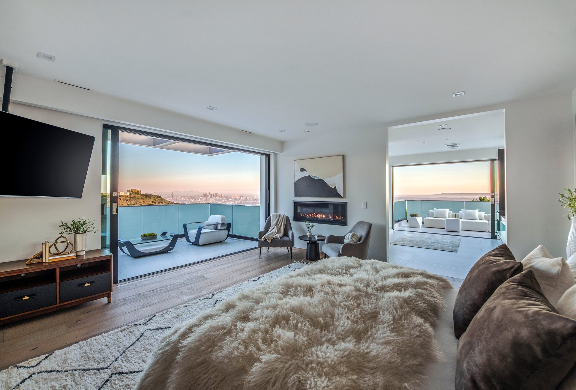 2301 Hercules Dr, Hollywood Hills
