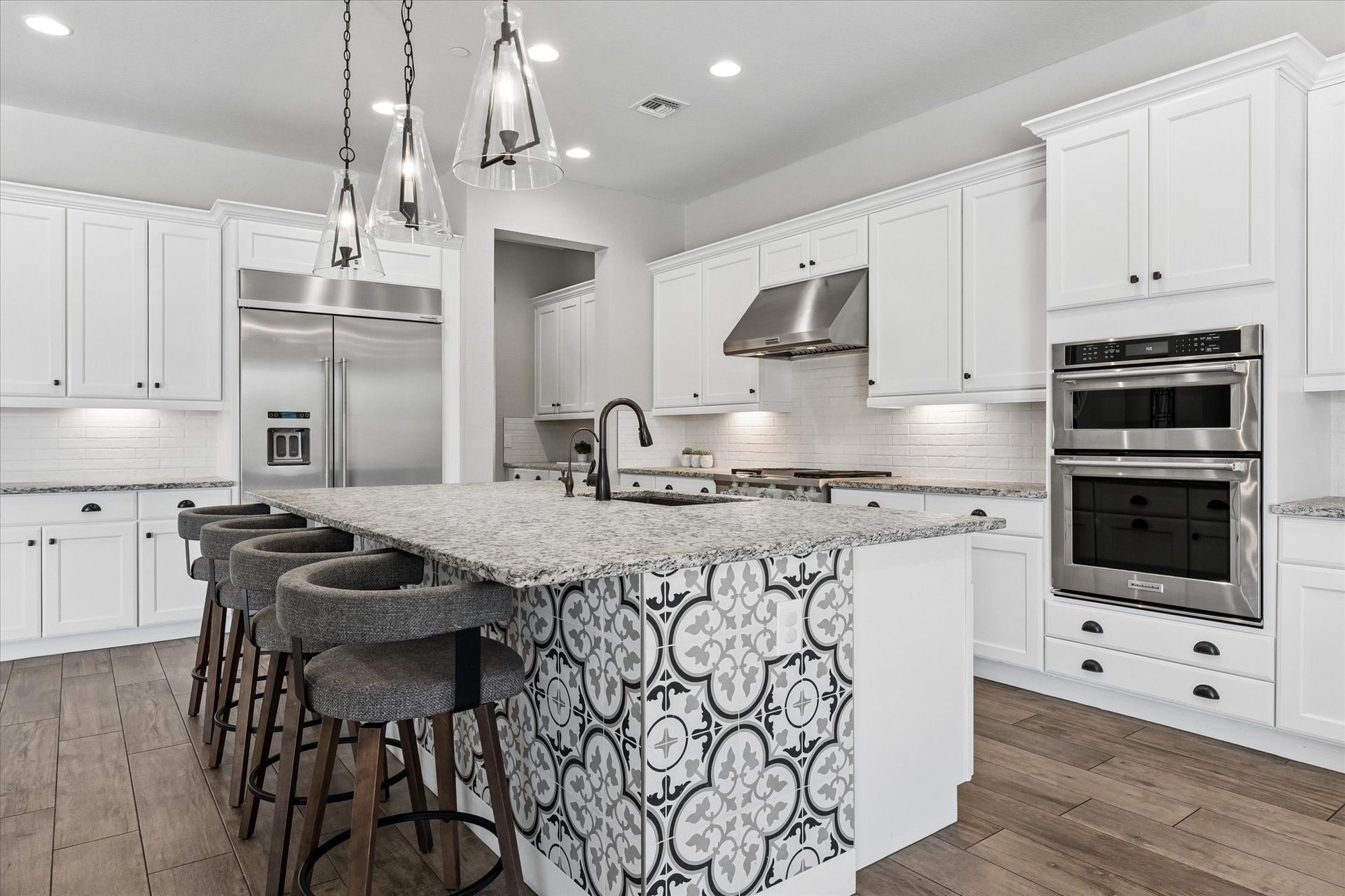 2905 E LOS GATOS DR, Phoenix, AZ 85050