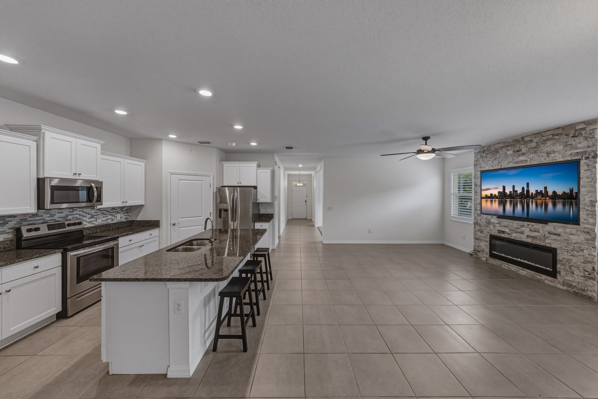 12322 EASTPOINTE DR