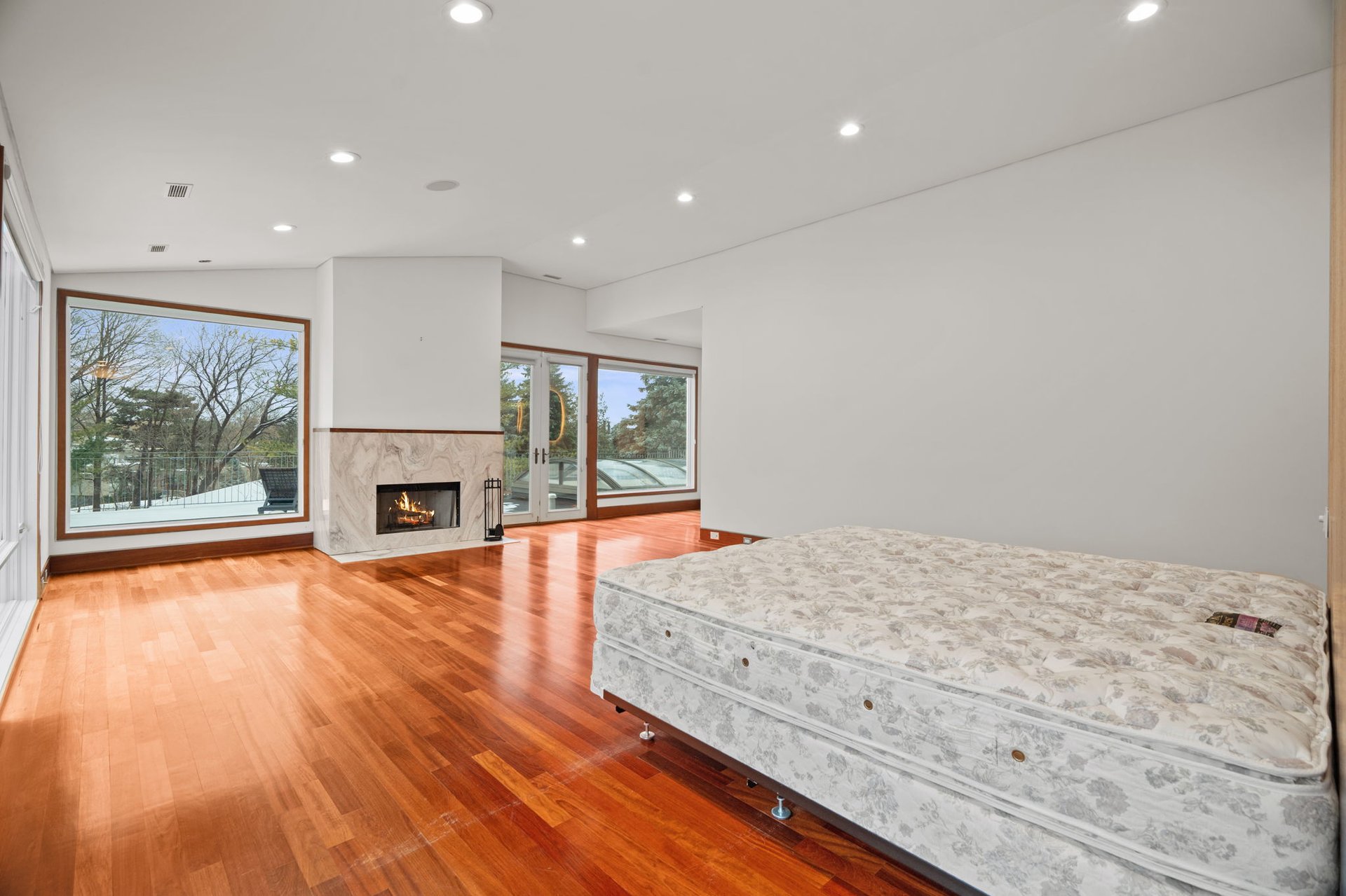 SOLD: Sophisticated & Architecturally Bold