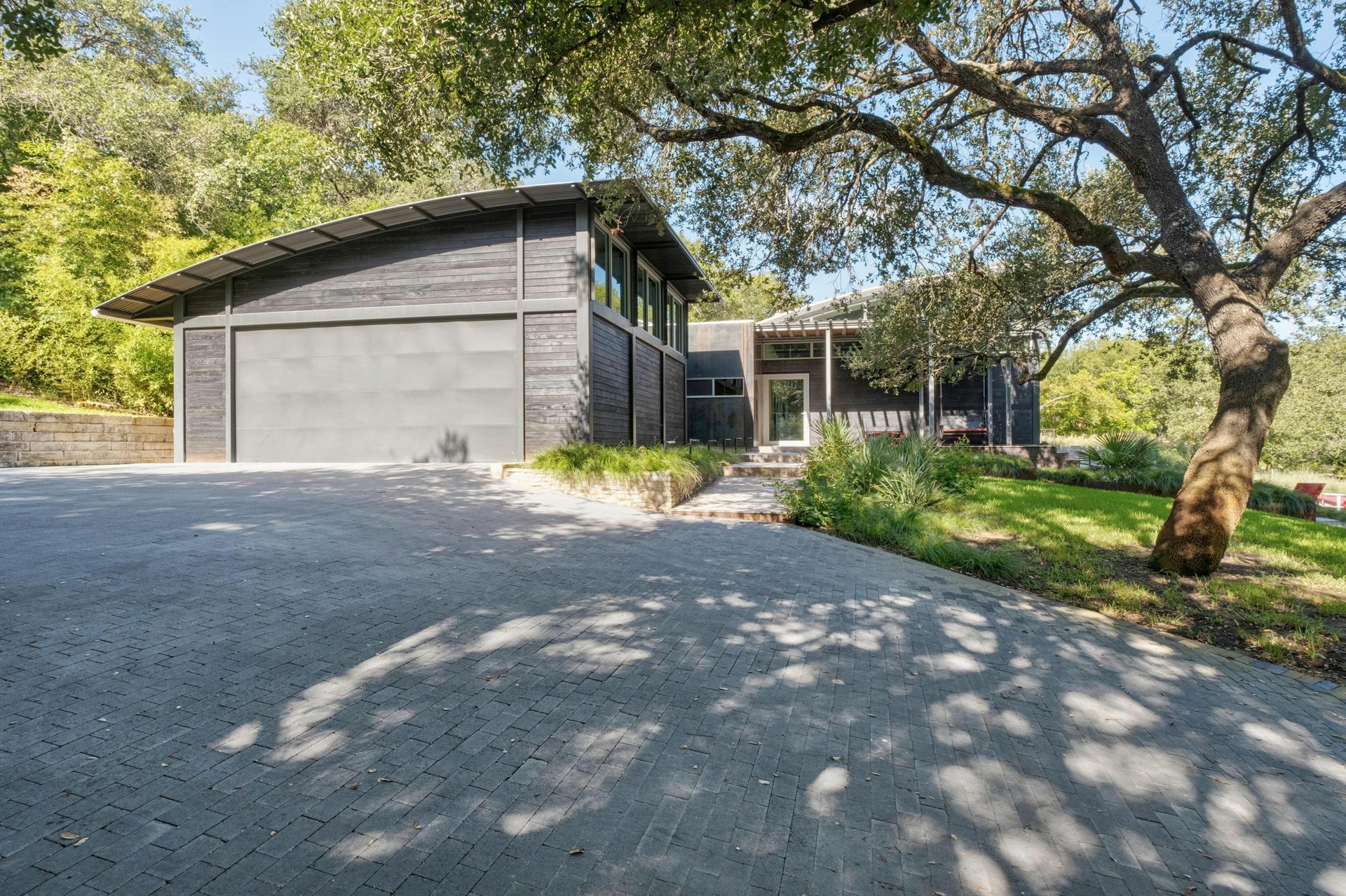 2212 River Hills Road 