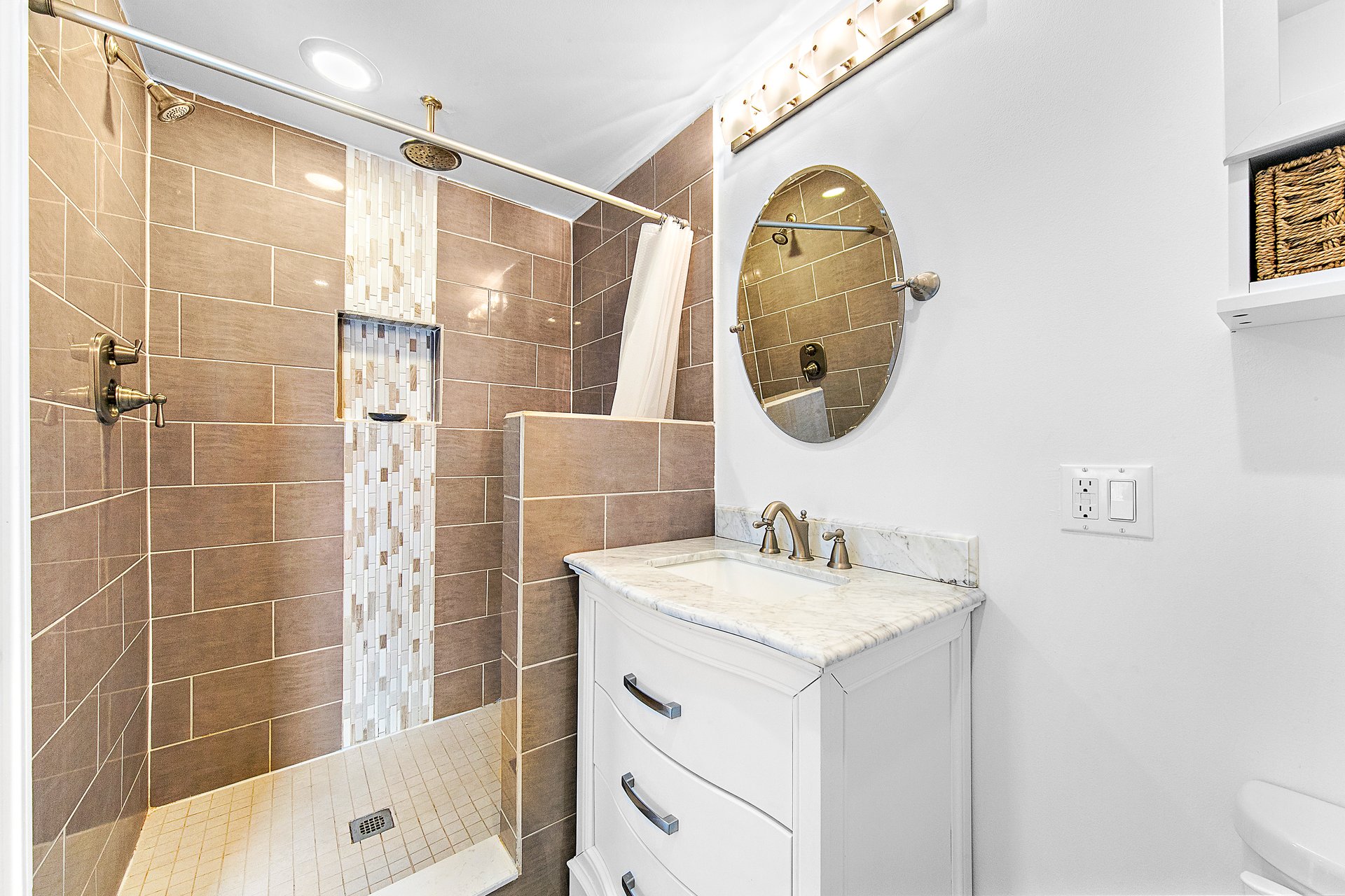 5 W Ave, Beach Haven