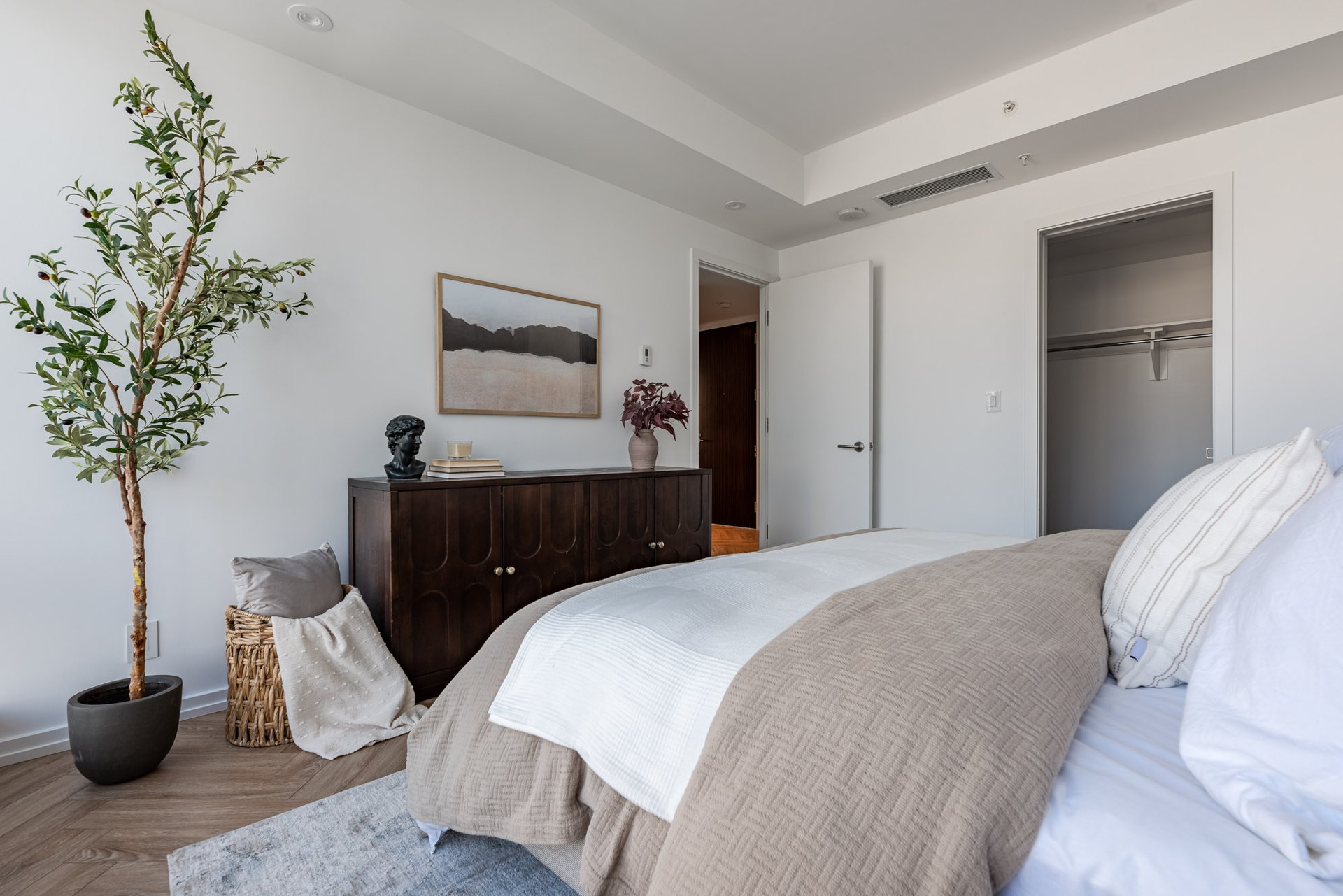 Suite 1906- 180 University Avenue