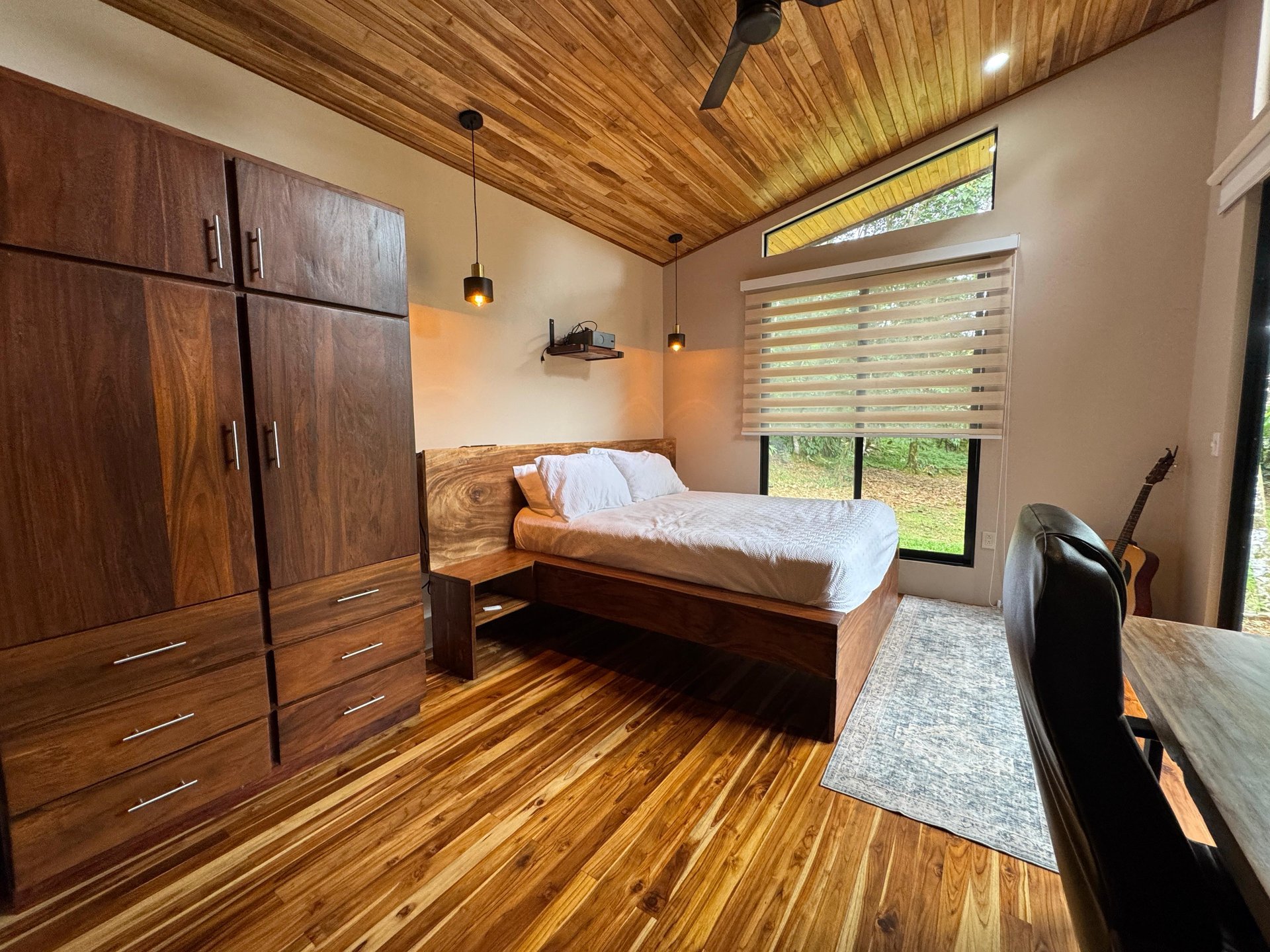 Costa Rica Mountain Retreat – 1.8 ha with Luxury Cabin, Private Lake & Riverfront