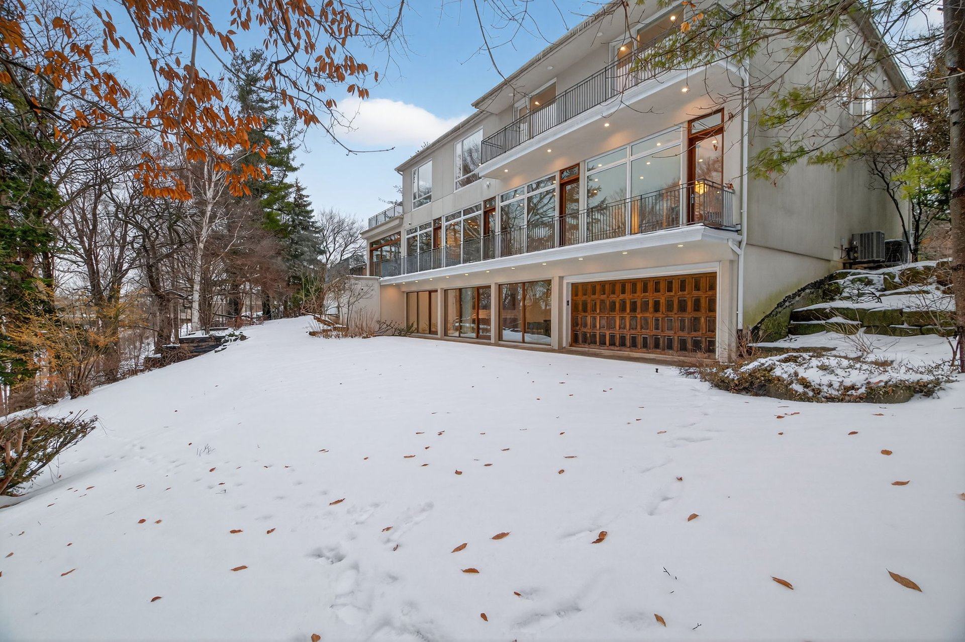 SOLD: Sophisticated & Architecturally Bold