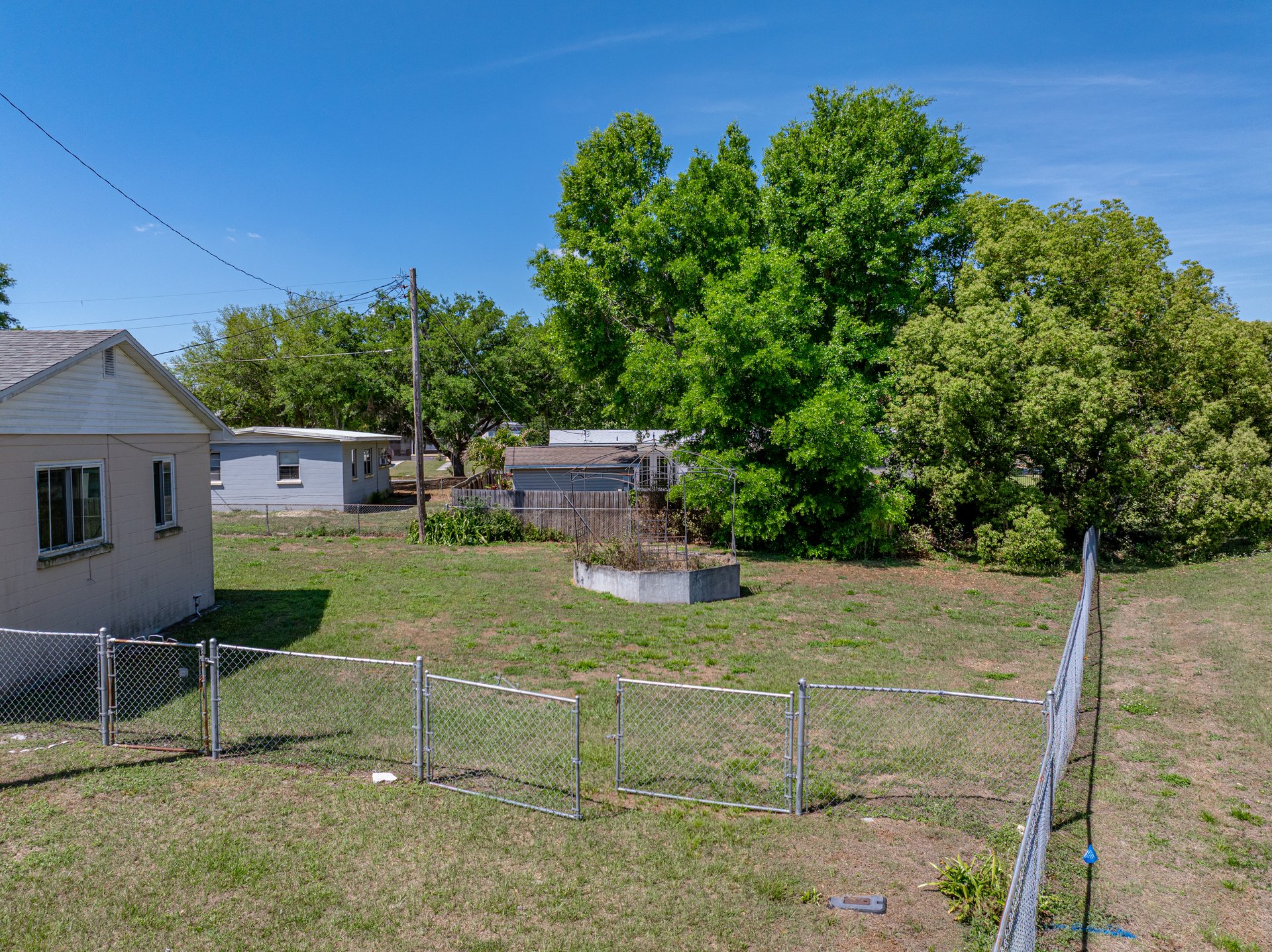 3928 CHERRY WAY